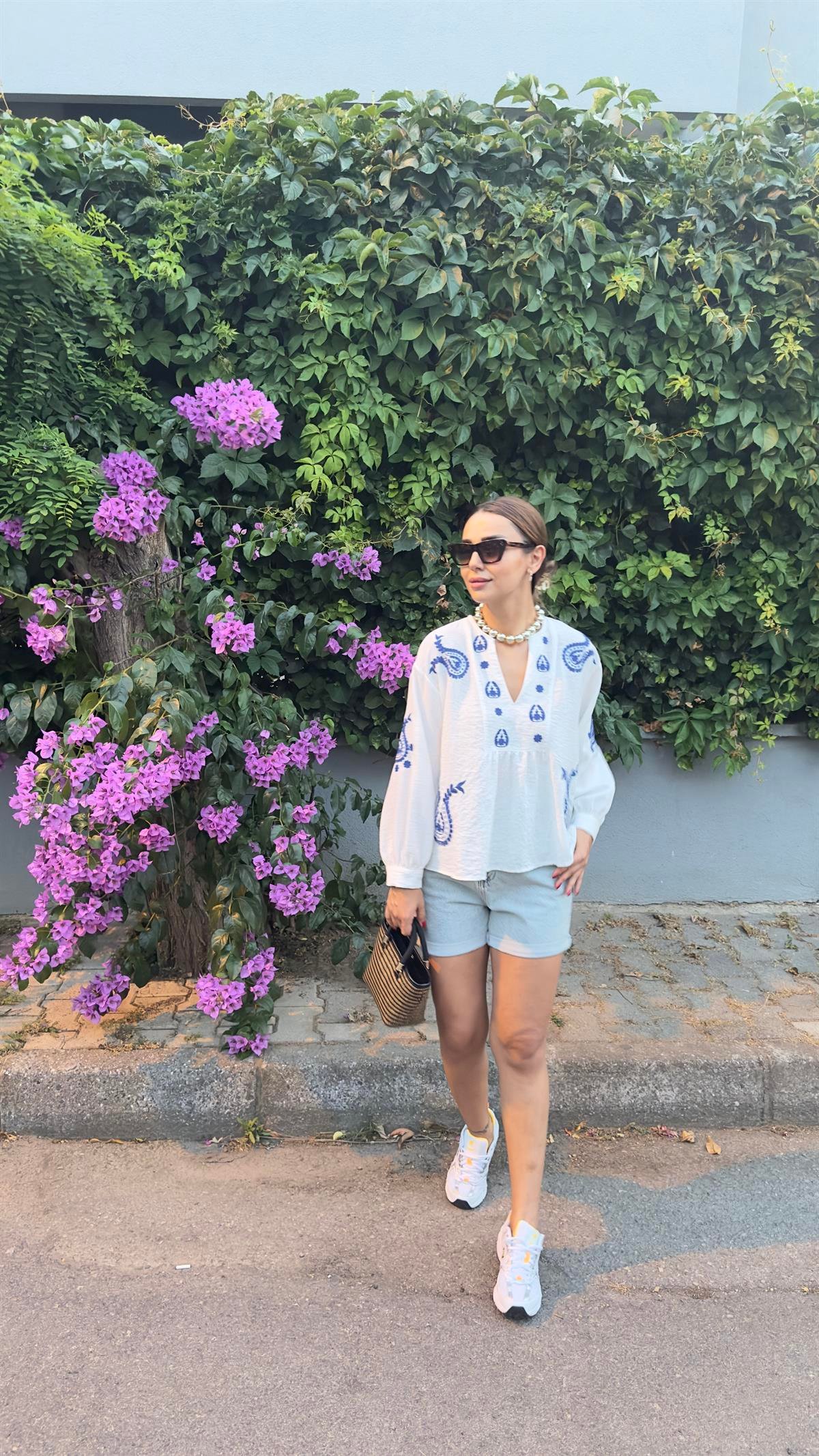 Riper İşlemeli Beyaz Keten Bluz 