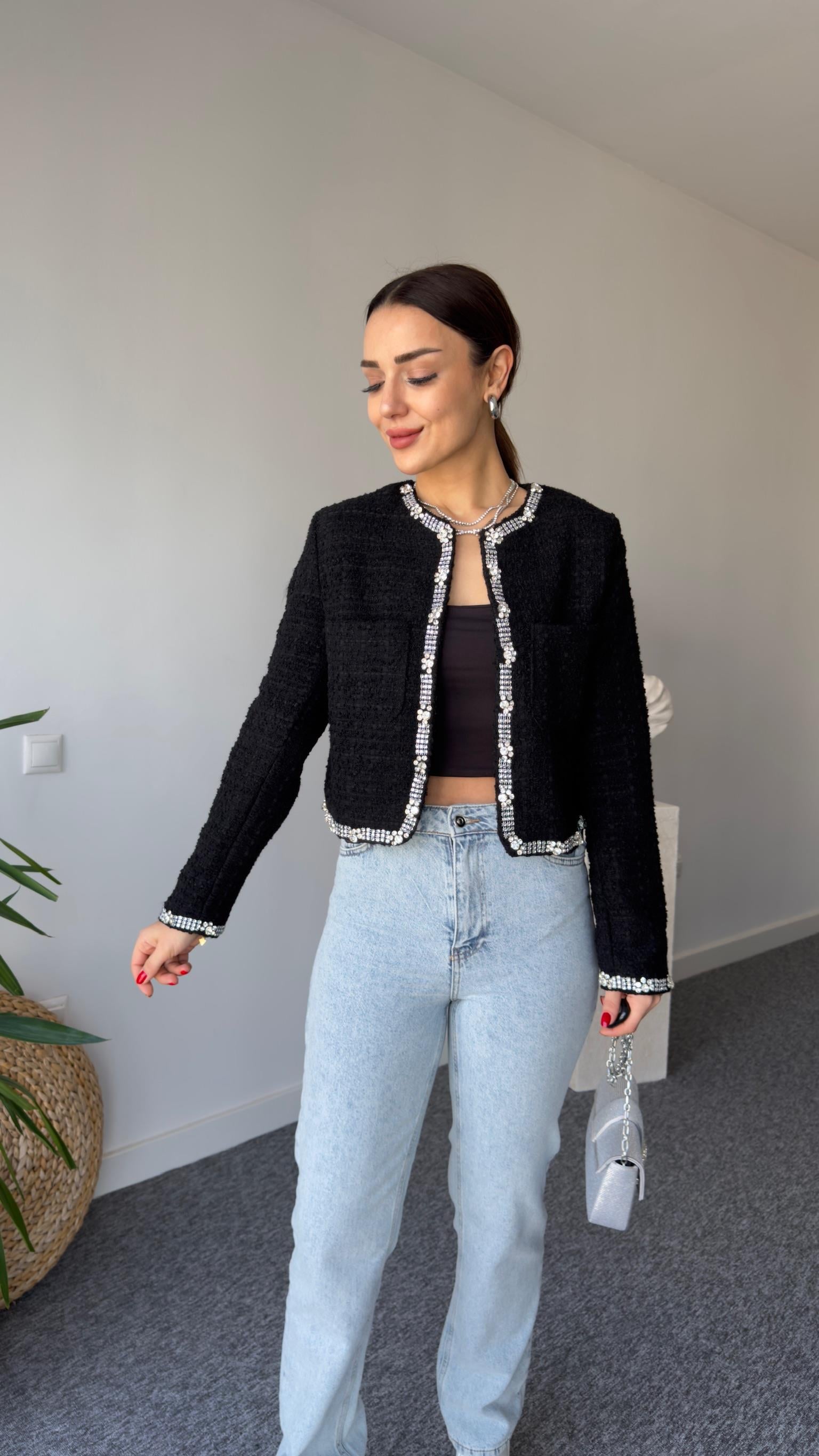 Biyesi Taşlı Siyah Tüvit Ceket