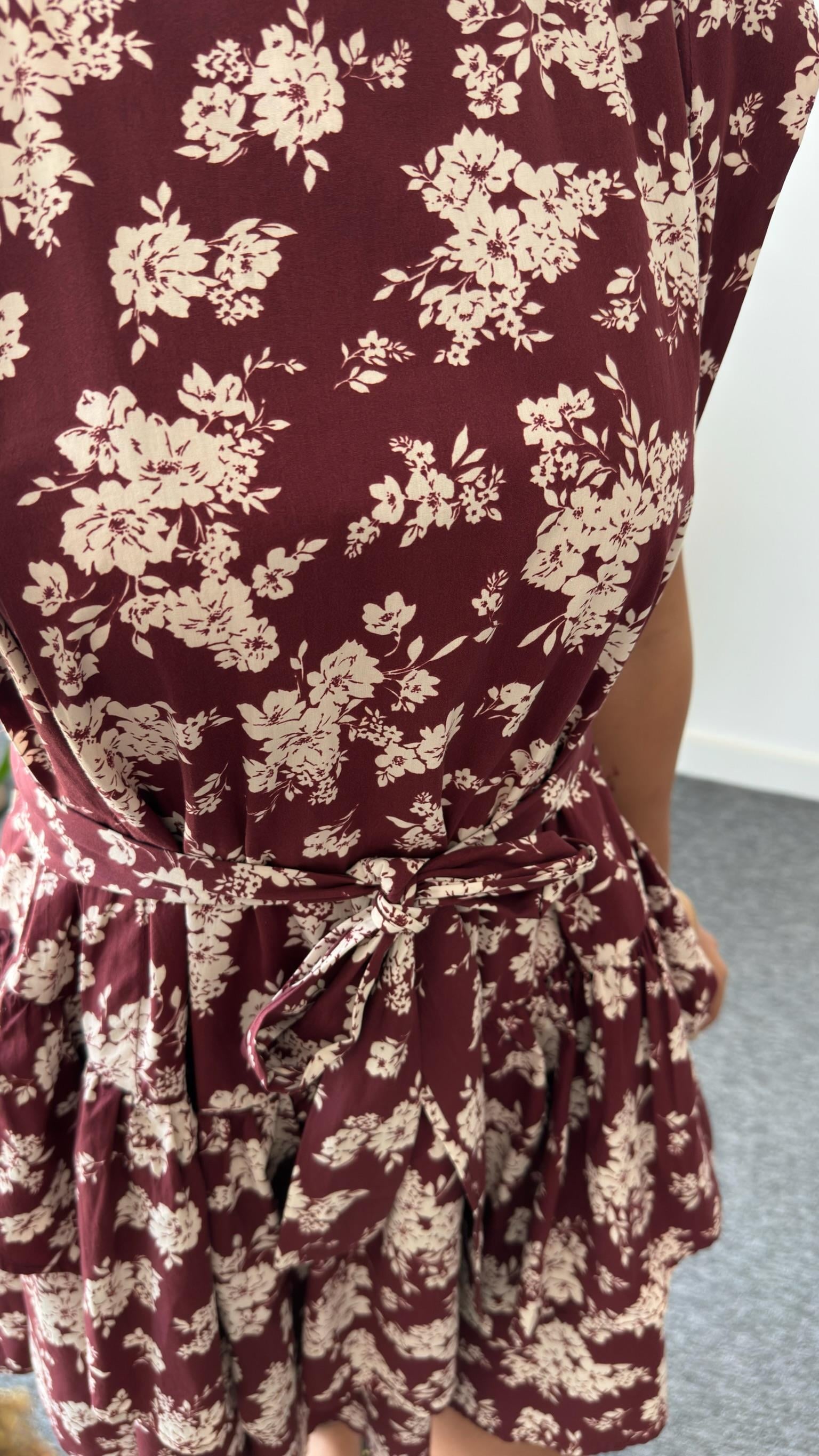 Bordo Çiçek Desenli Volanlı Elbise 