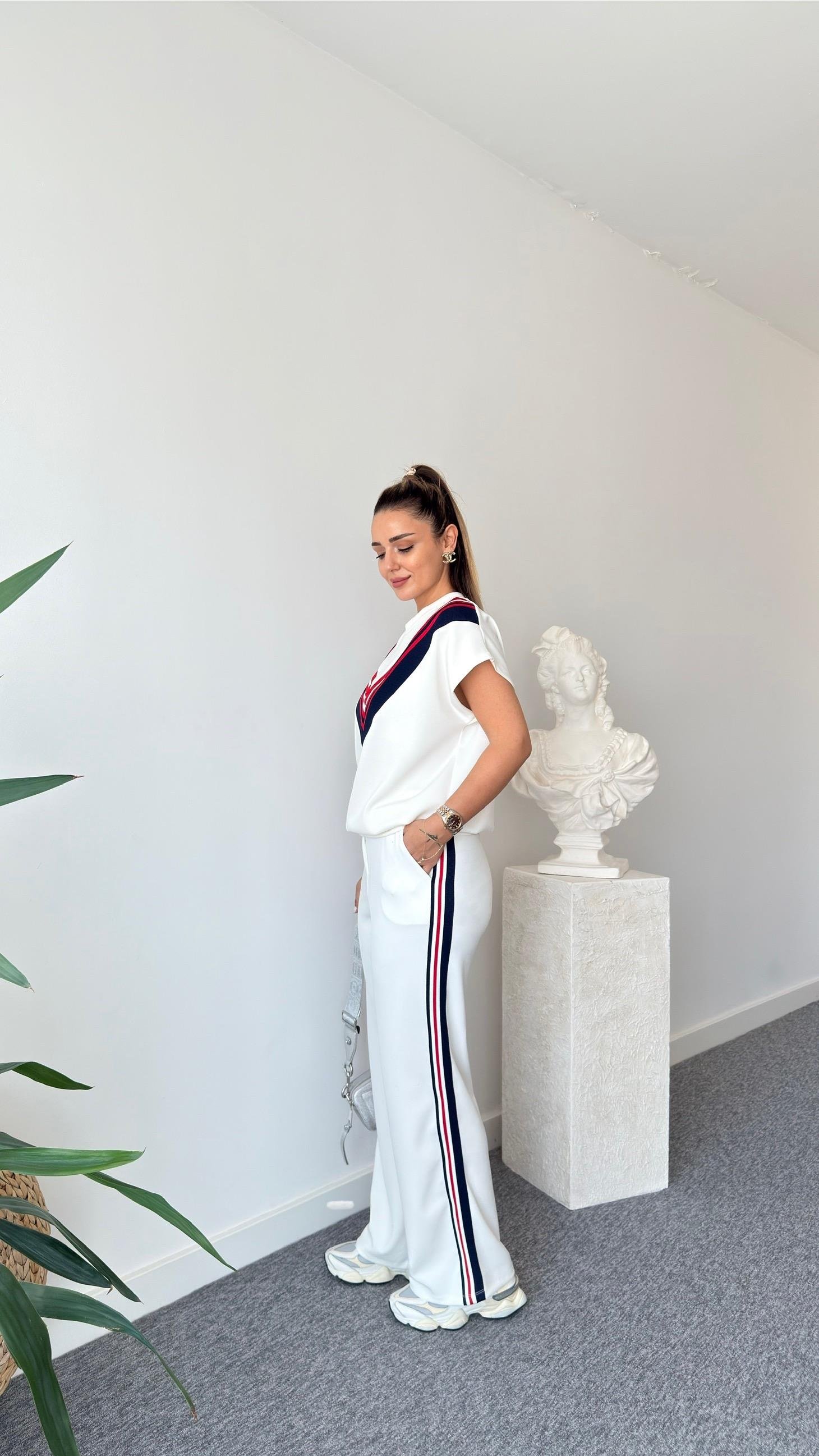 Beyaz Luga Şeritli Premium Modal Takım