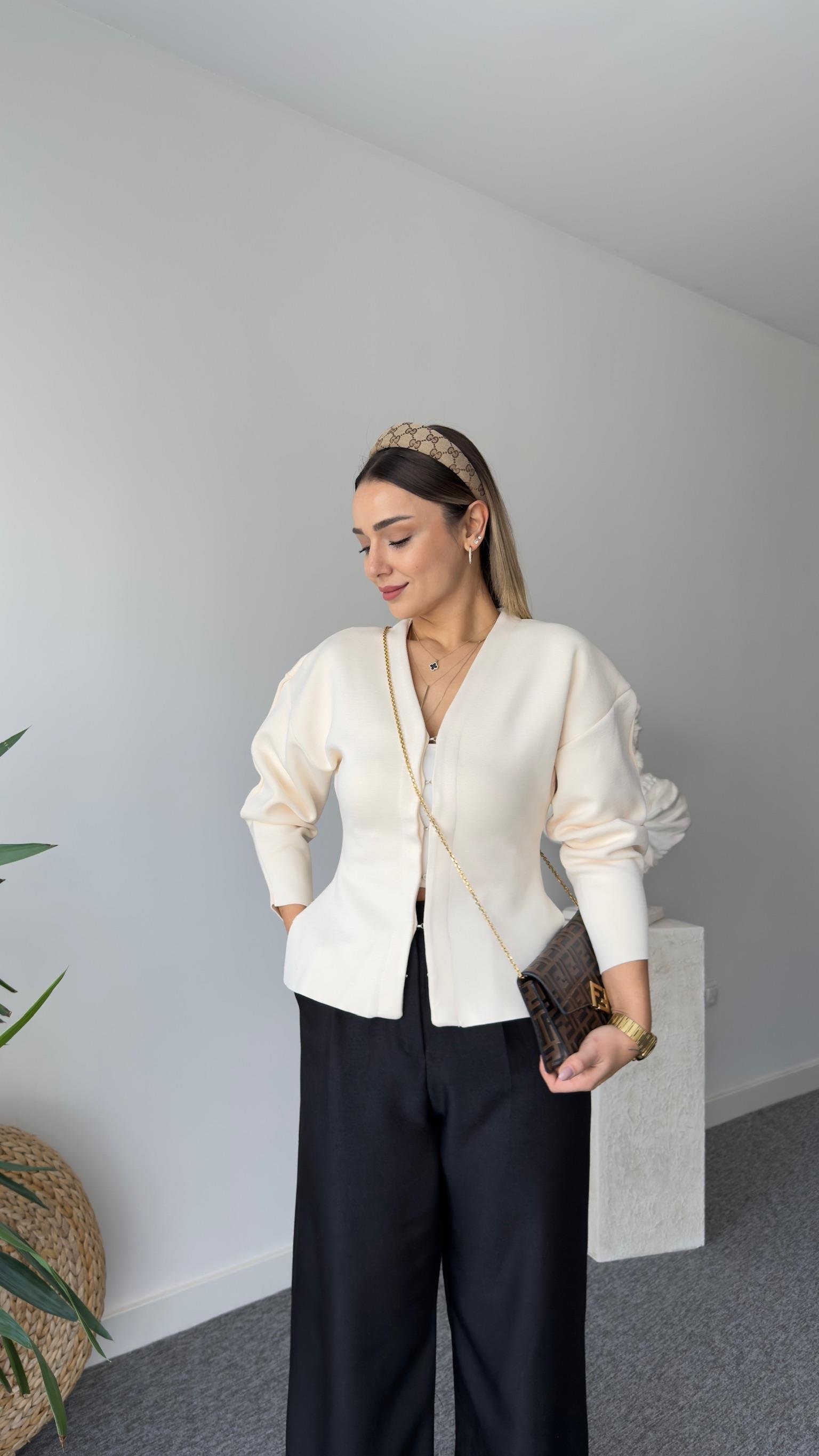 Zra Model Agraflı Bej Triko Ceket