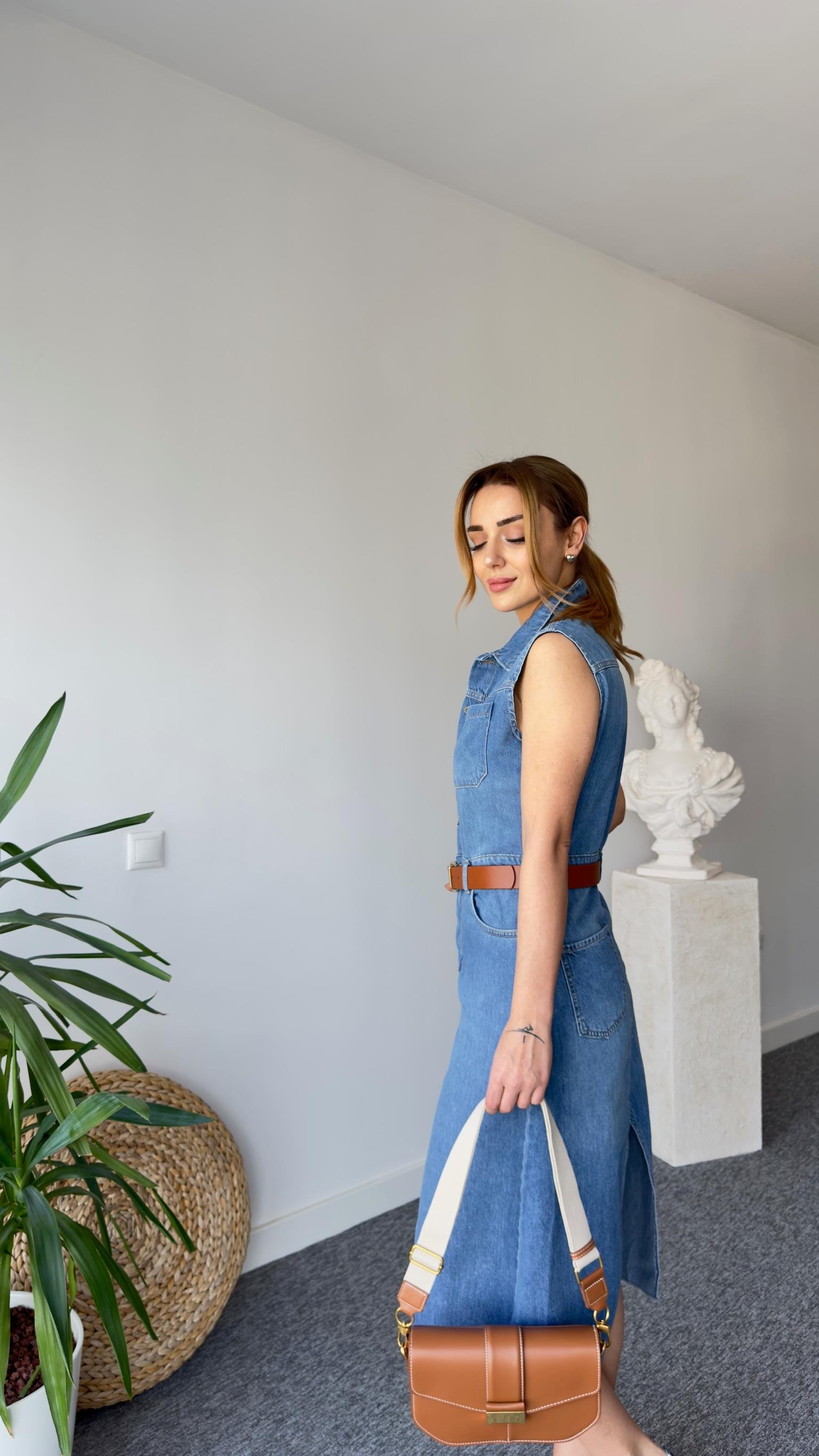 Kemerli Arka Yırtmaçlı Kolsuz Jean Elbise 
