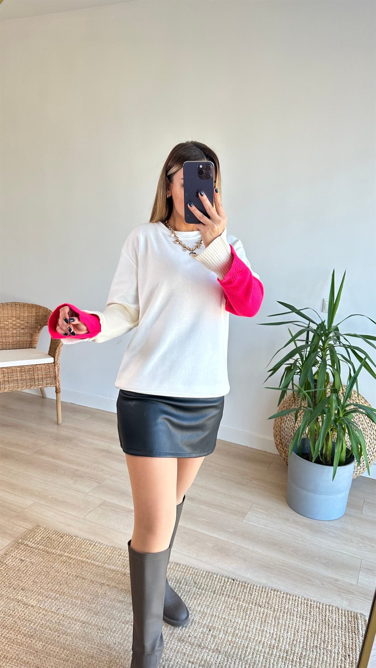 Kolları Triko Detaylı Beyaz Sweatshirt