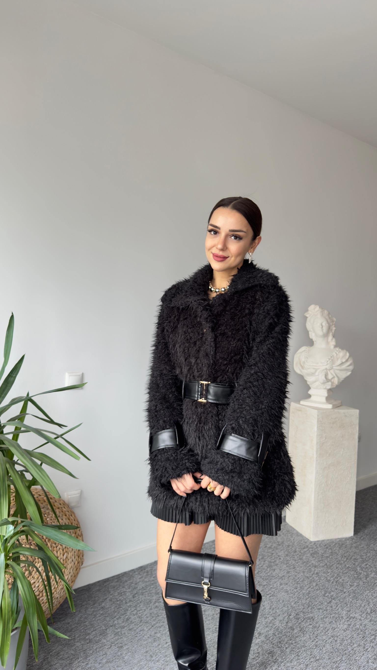 Premıum Deri Detaylı Siyah Peluş Mont (Ön Sipariş Ürünü)