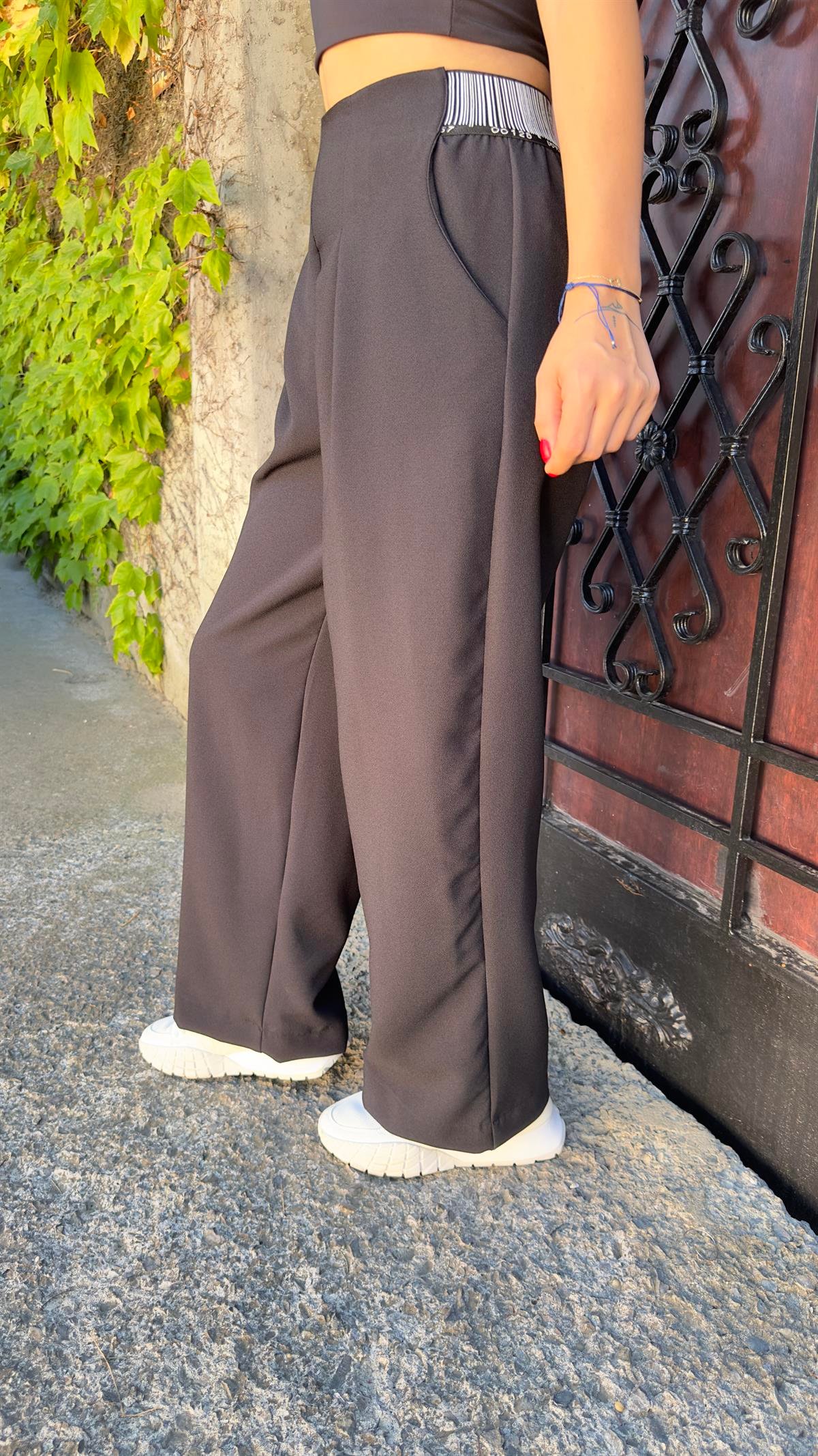 Arka Lastik Yazılı Siyah Tasarım Pantolon