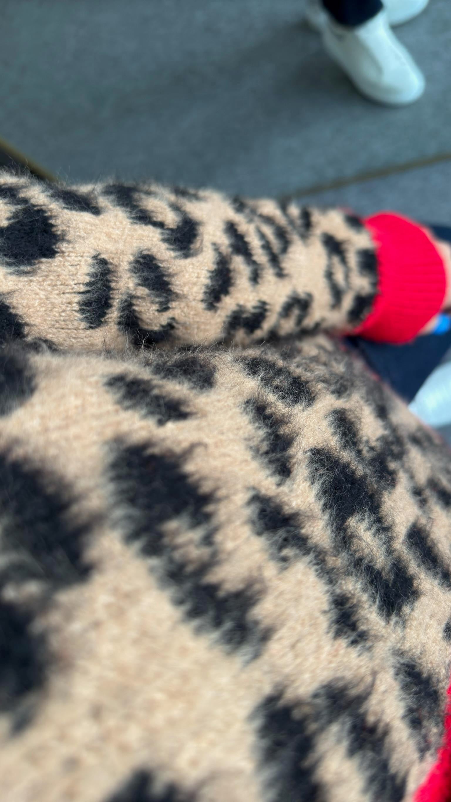 Mateo Kırmızı Şeritli Leopar Hırka