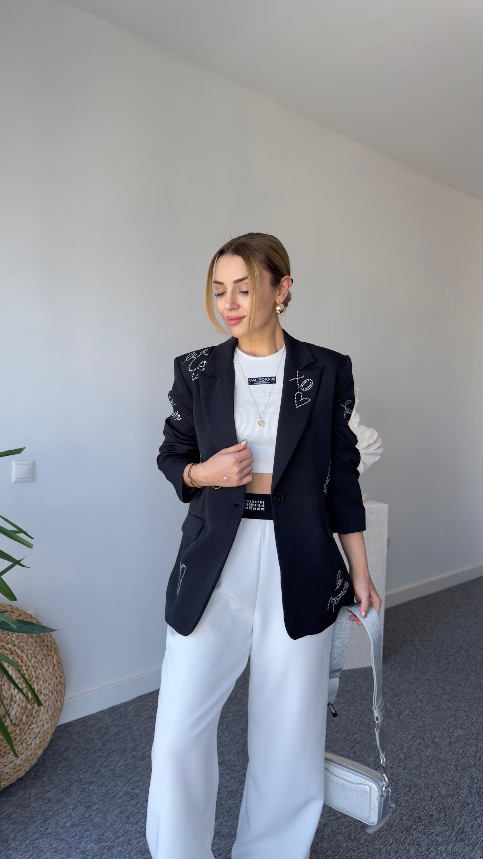 Taş Yazı Detaylı Siyah Tasarım Blazer