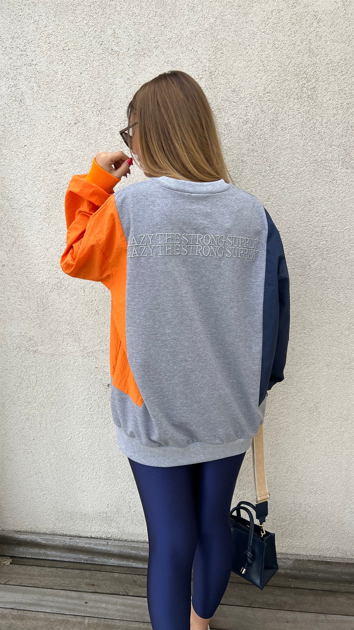 Twist Model Kolları Renkli Gri Tasarım Sweatshirt