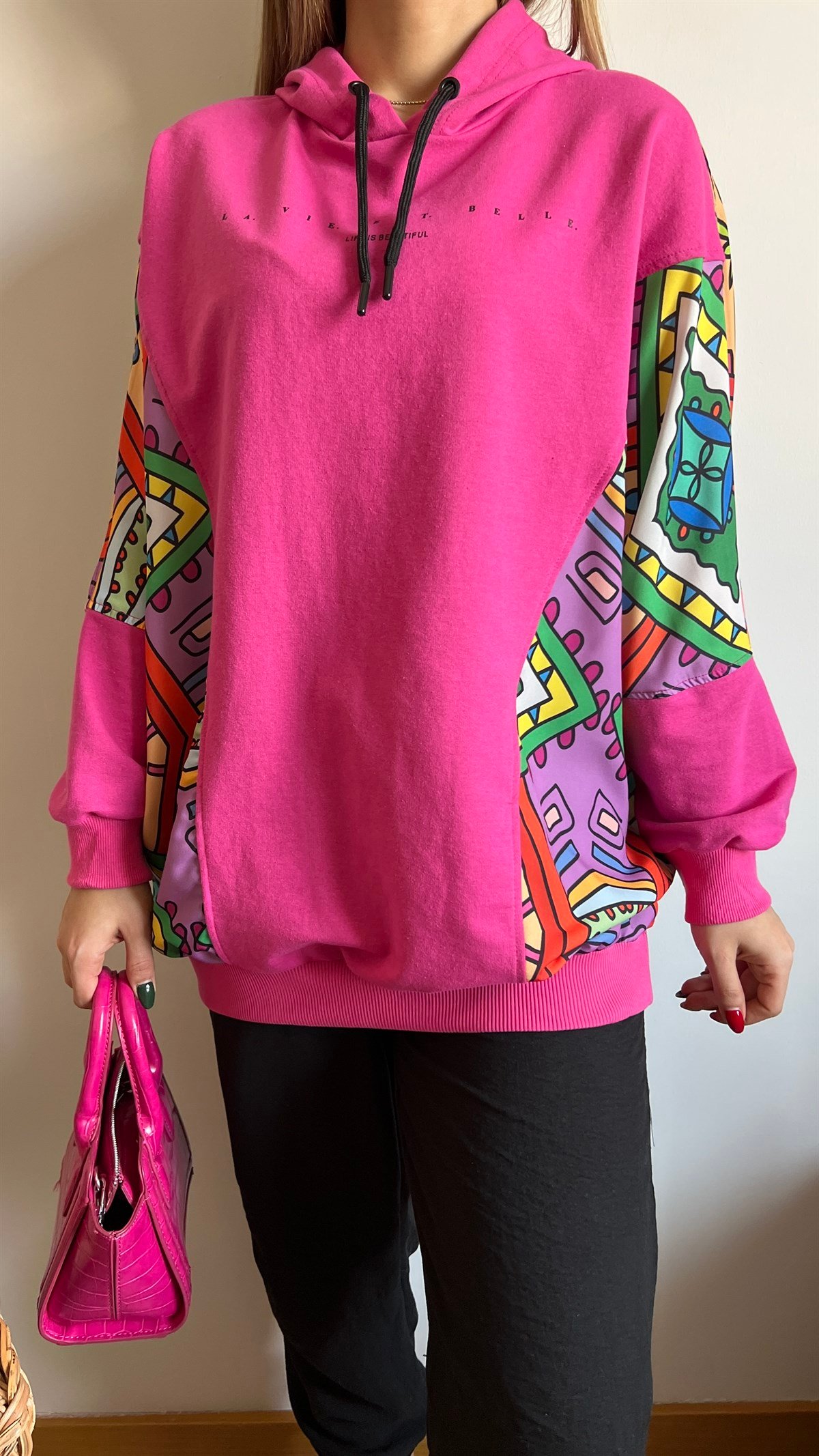 Renkli Baskı Detaylı Fuşya Tasarım Sweatshirt	