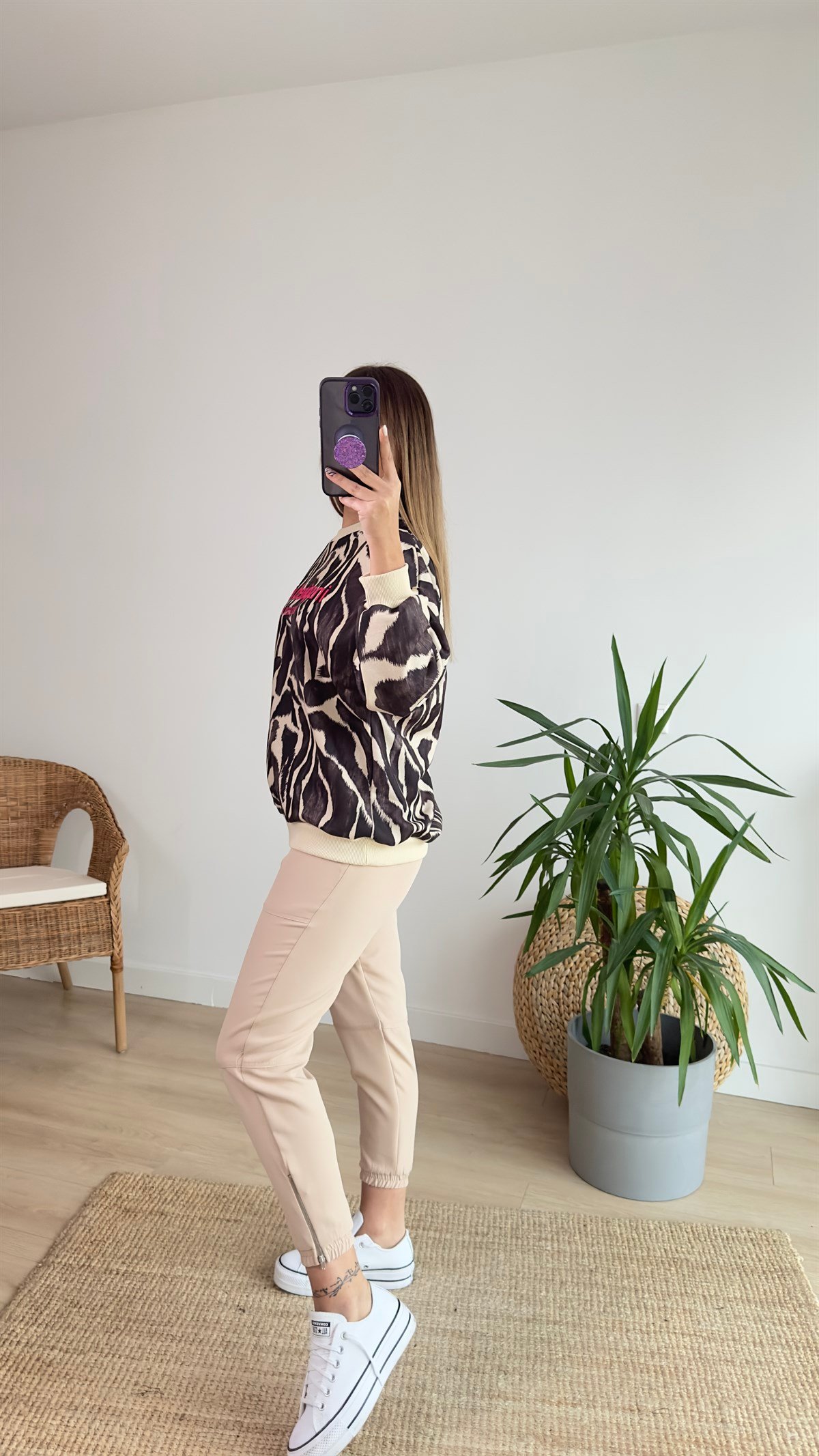 Kırmızı Nakış Yazılı Zebra Desenli Sweat