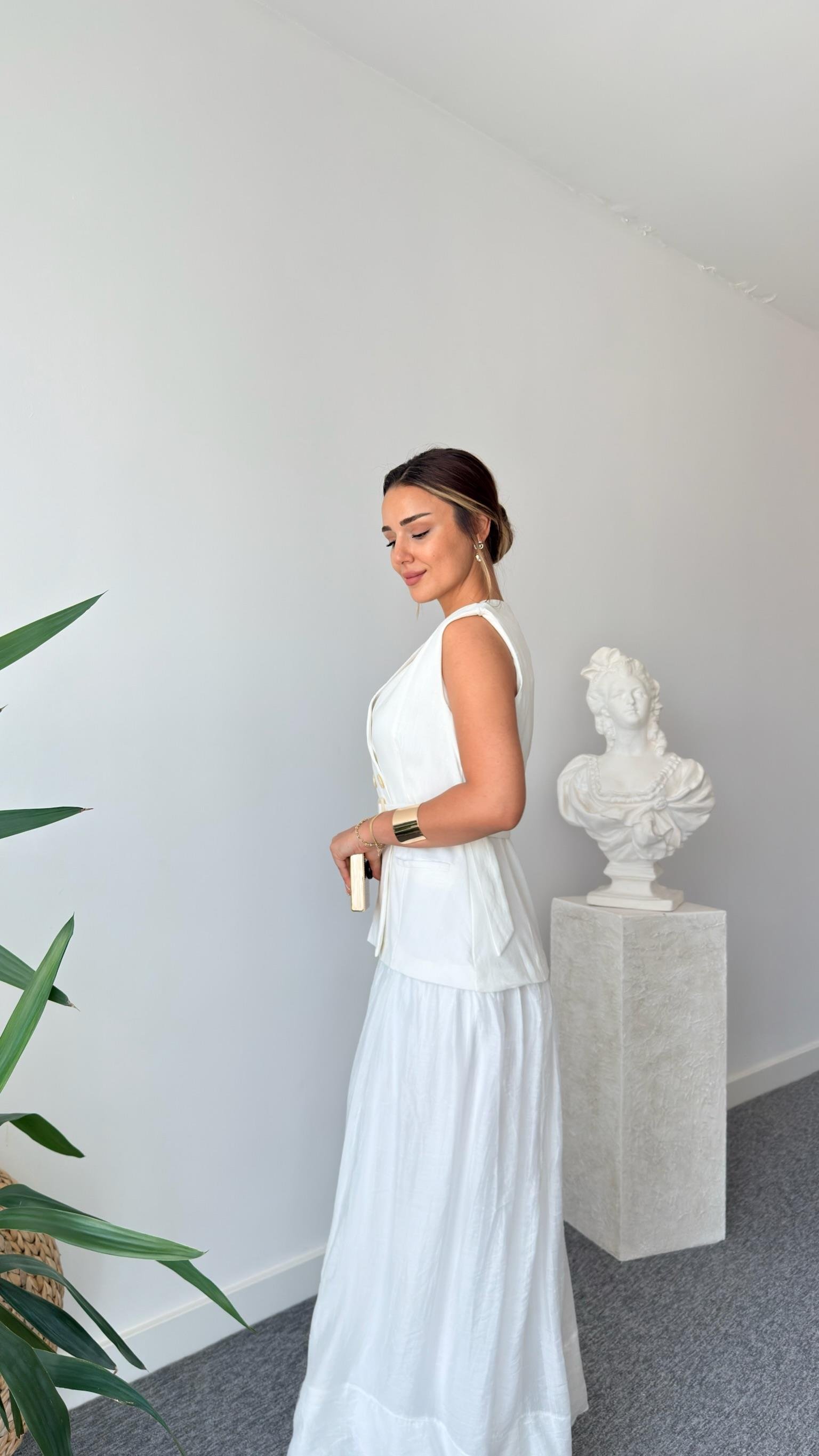 Bury Marka Model Yelekli Beyaz Elbise