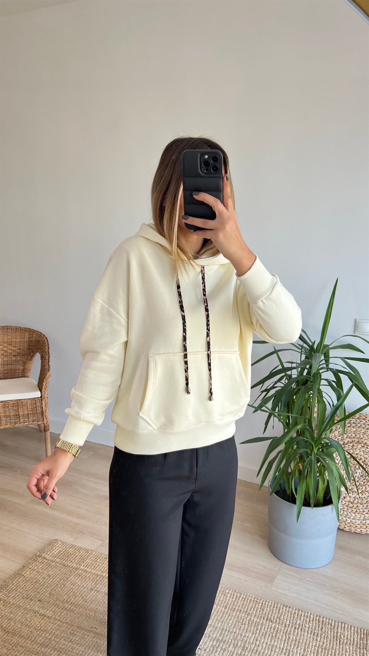 Sırtı Leopar Detay Kapüşonlu Beyaz Sweatshirt