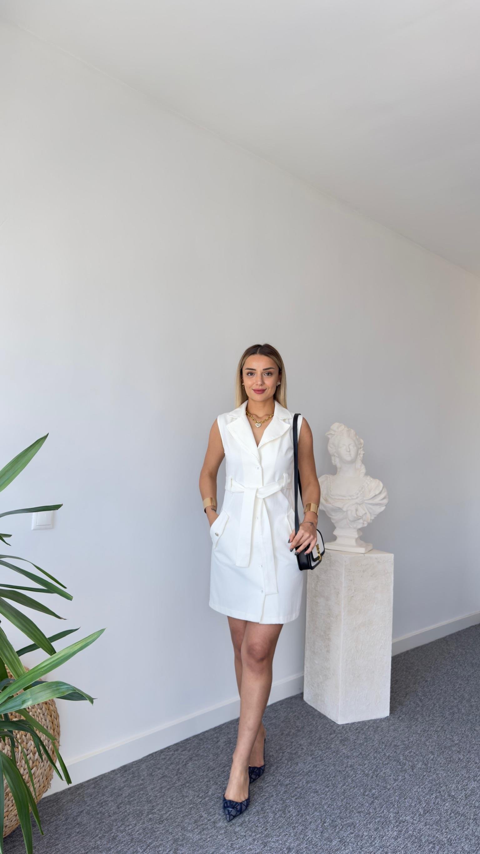 Orj Model Yakası Nakışlı Kemerli Elbise