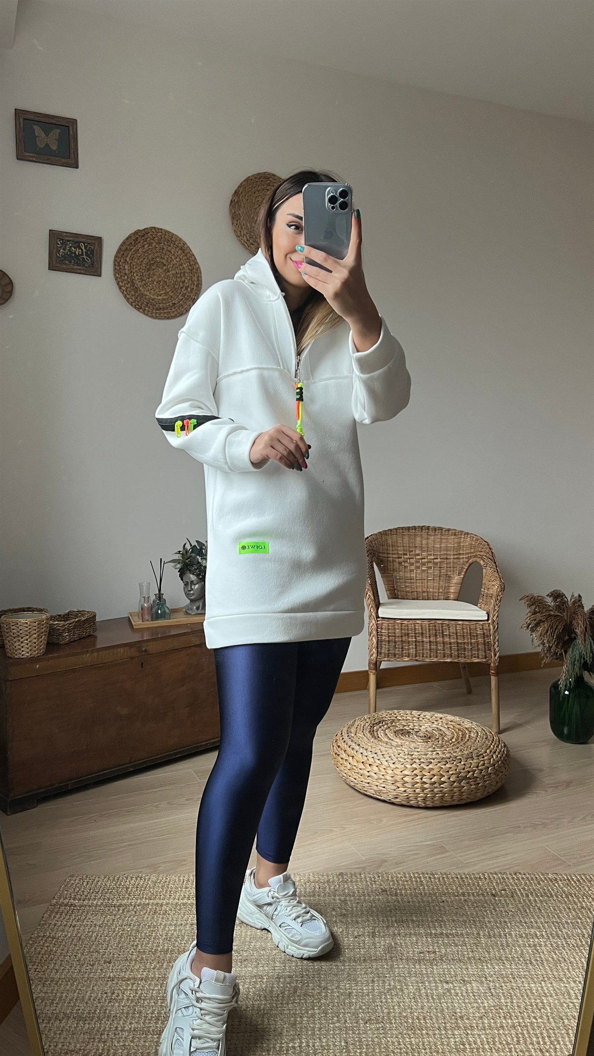 Aksesuar Detaylı Kapüşonlu Sweatshirt