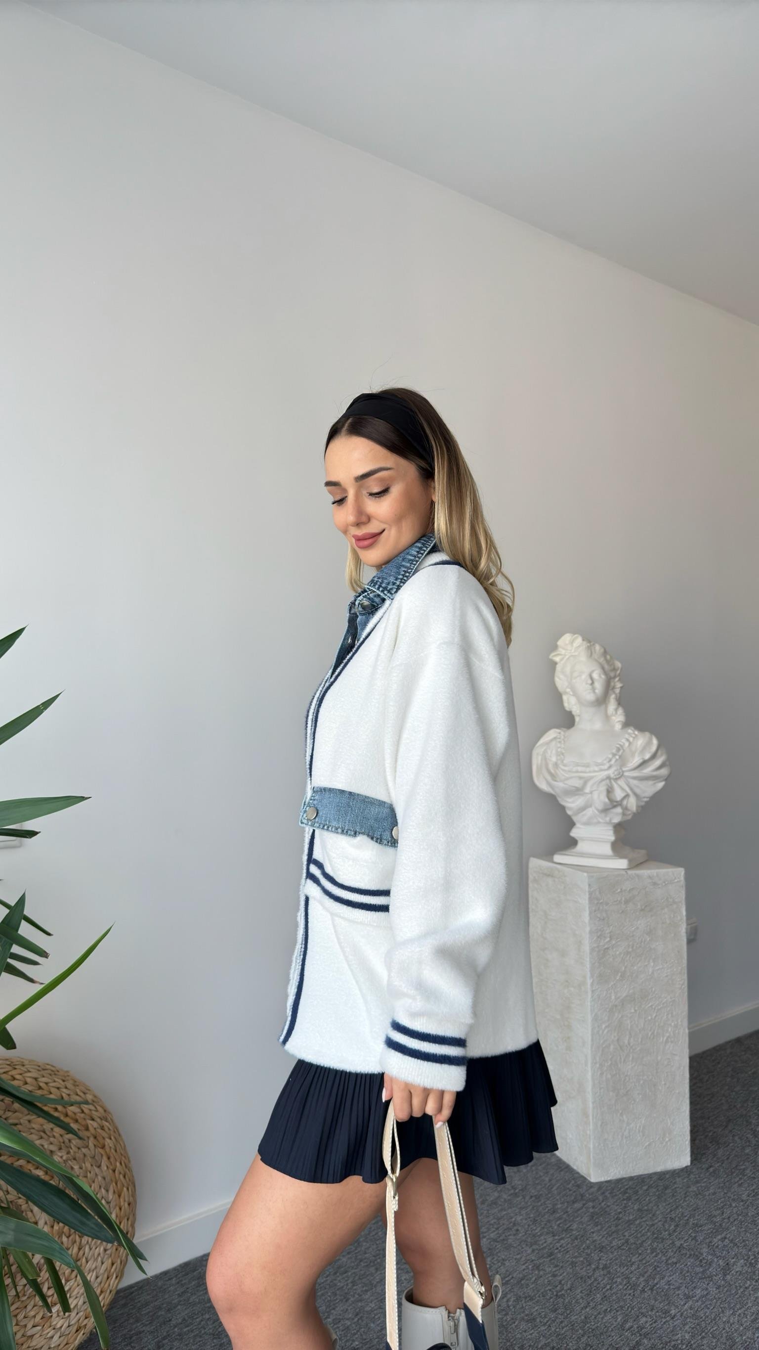 Şeritli Kot Detaylı Beyaz Premium Hırka