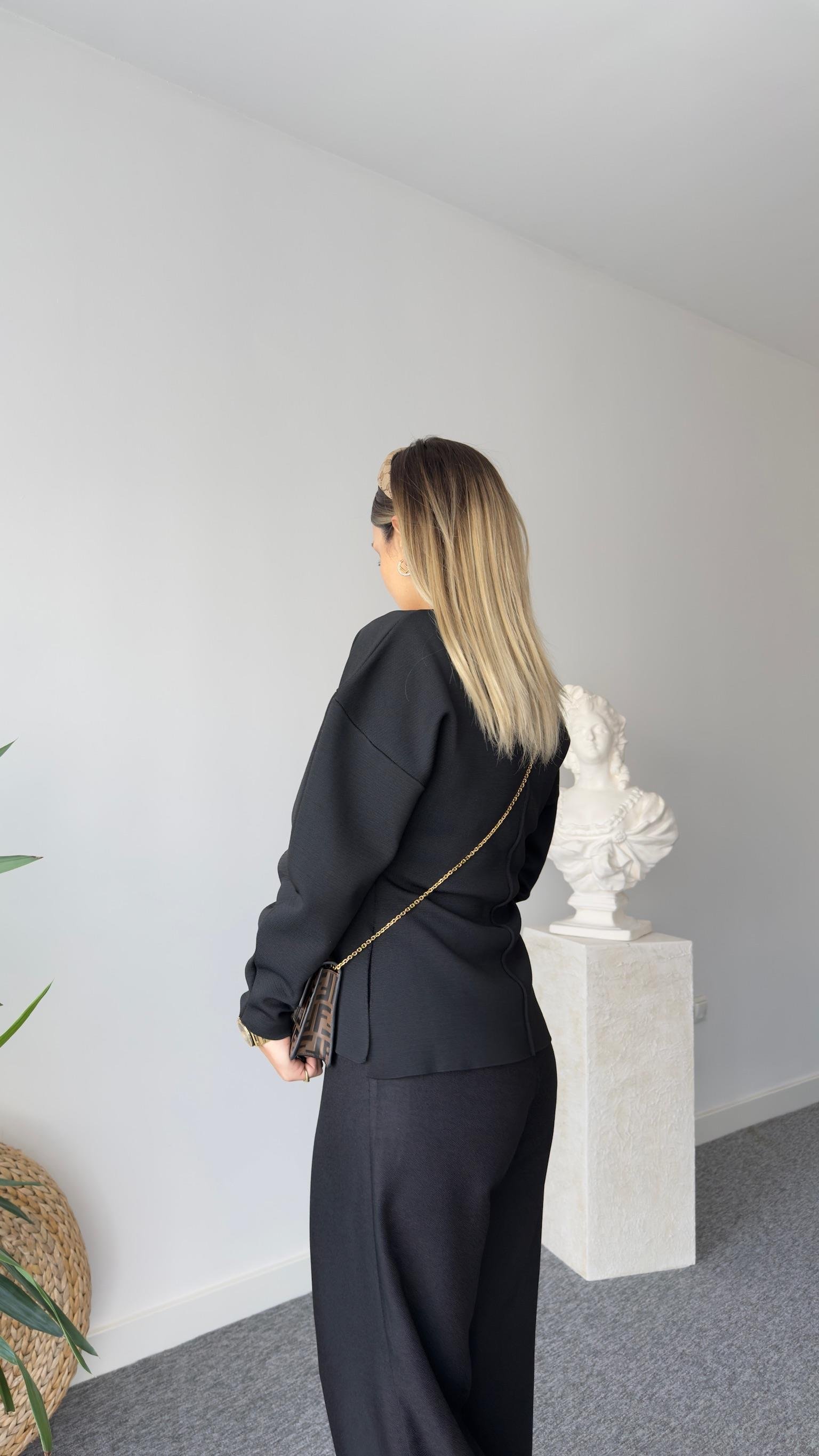 Zra Model Agraflı Siyah Triko Ceket