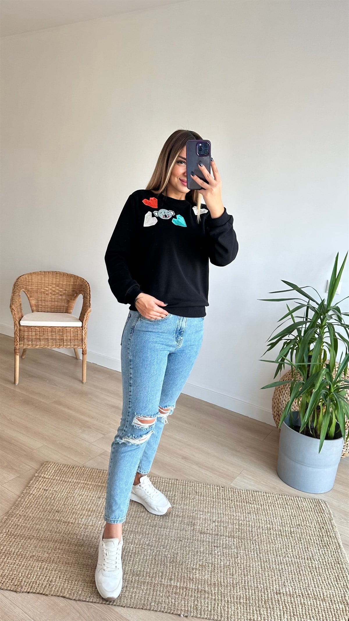 Kalp İşlemeli Siyah Sweatshirt