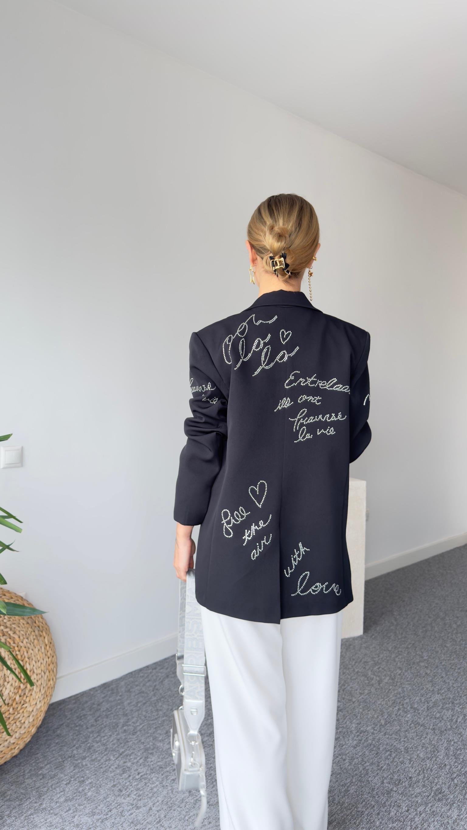 Taş Yazı Detaylı Siyah Tasarım Blazer
