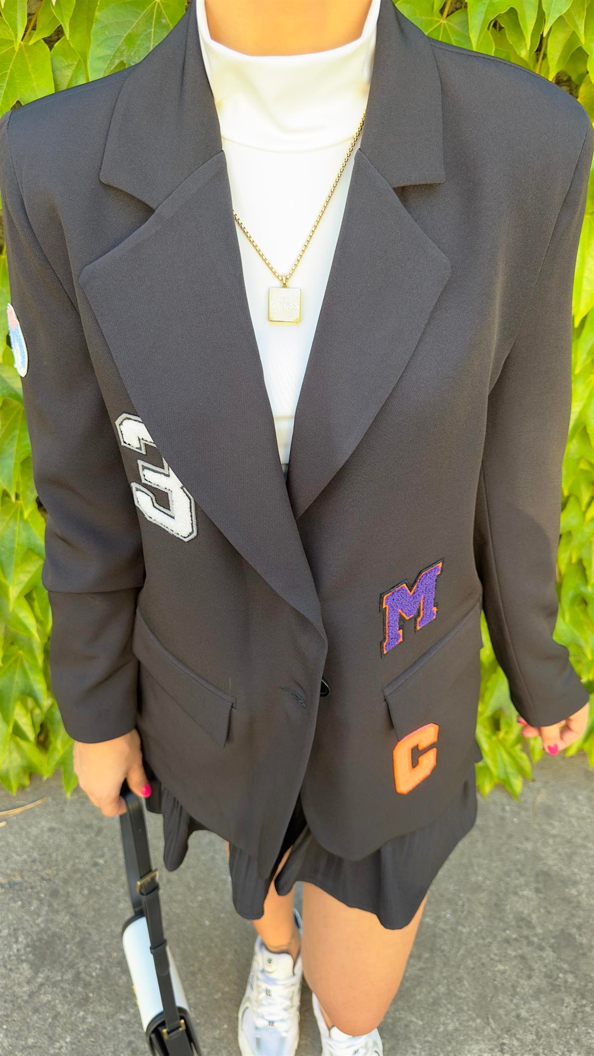 Harf İşlemeli Siyah Blazer Ceket