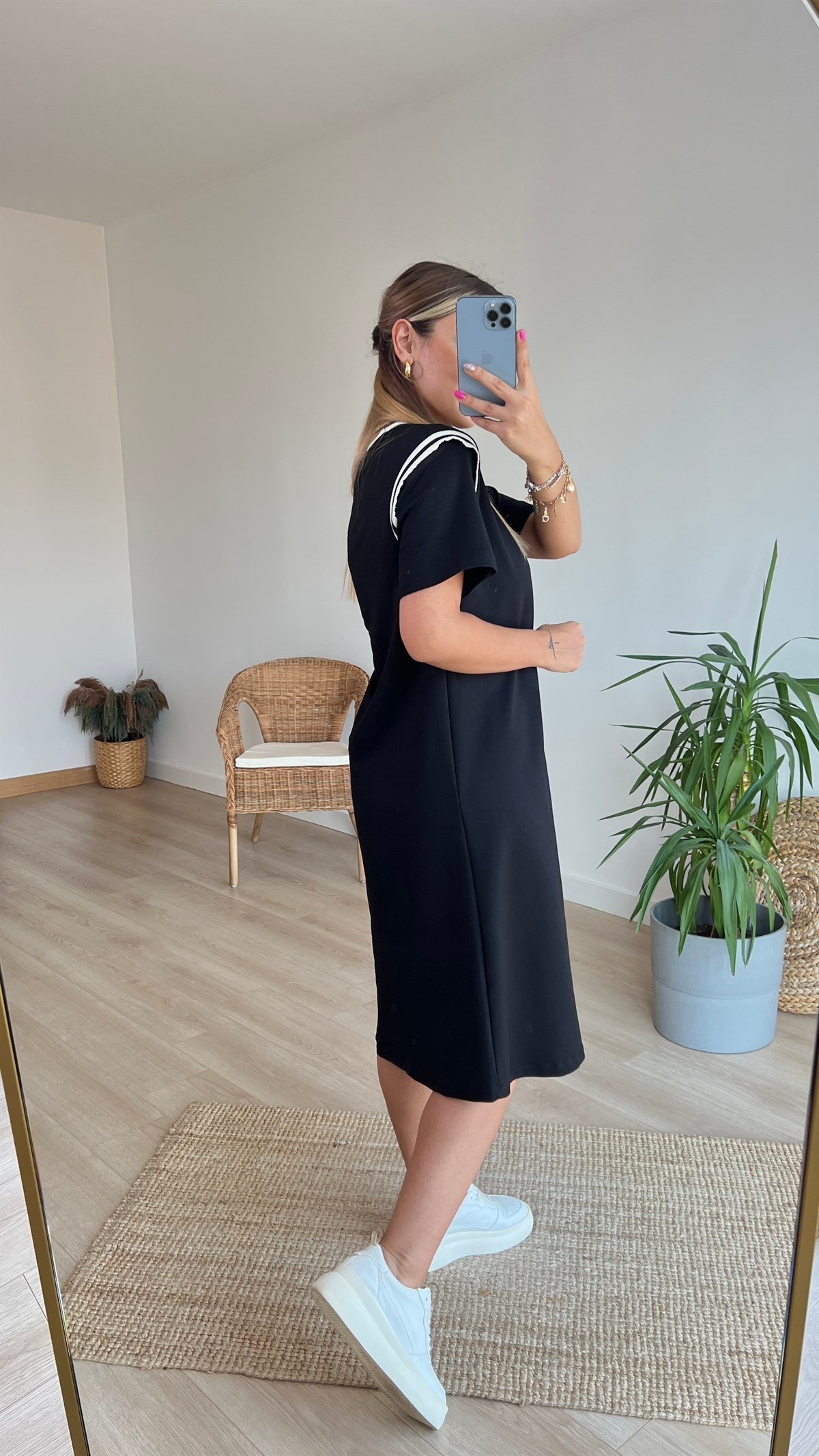 Beyaz Şerit Detaylı Basic Elbise
