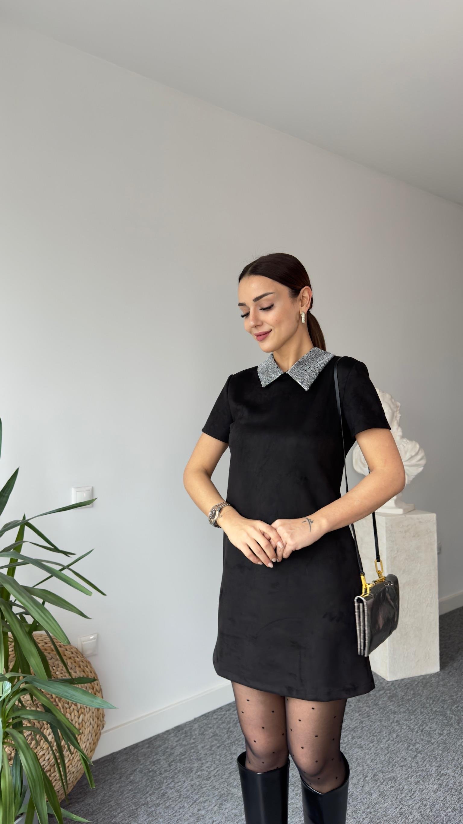 Yaka Taşlı Siyah Süet Elbise 