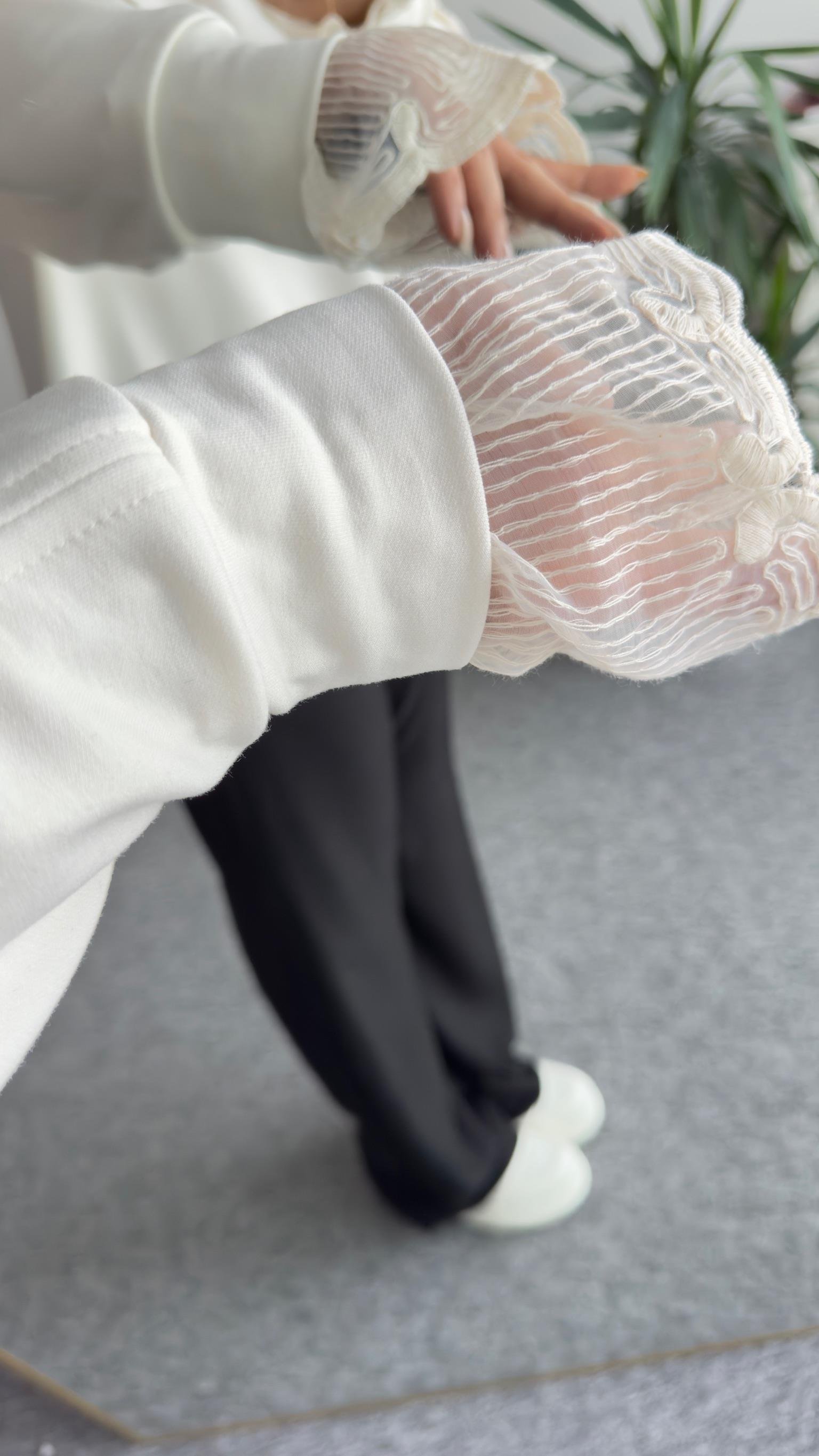 Kollar Güpür Detaylı Beyaz Modal Sweat