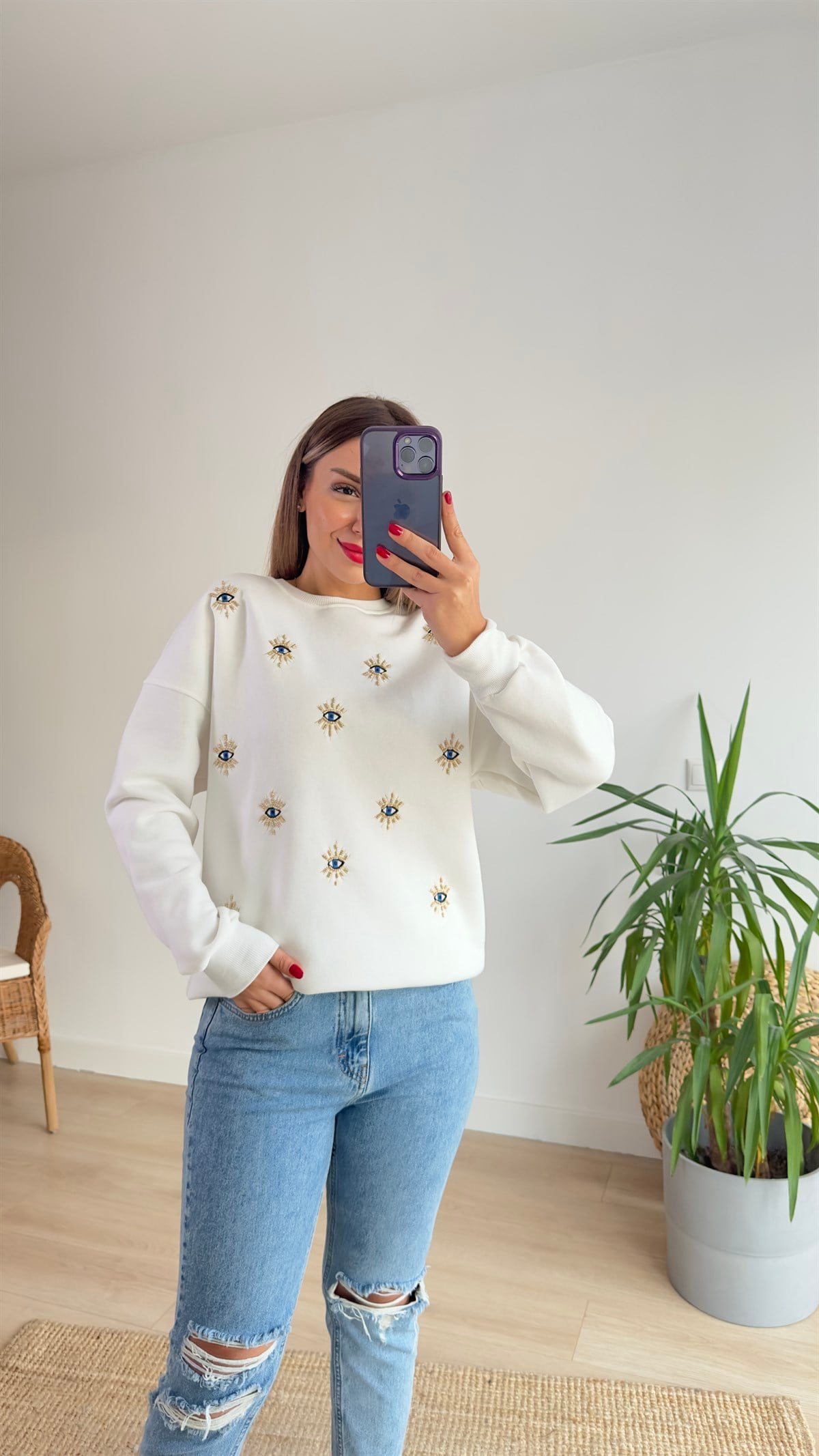 Göz Detaylı Şardonlu Beyaz Sweat
