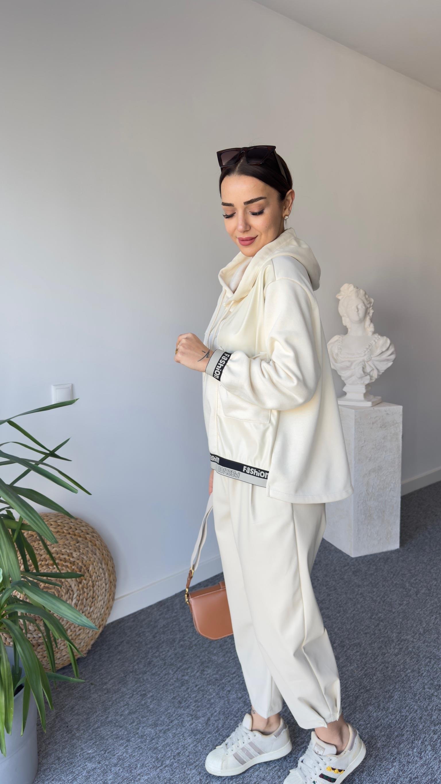 Yazı Ve Deri Detaylı Bej Sweat