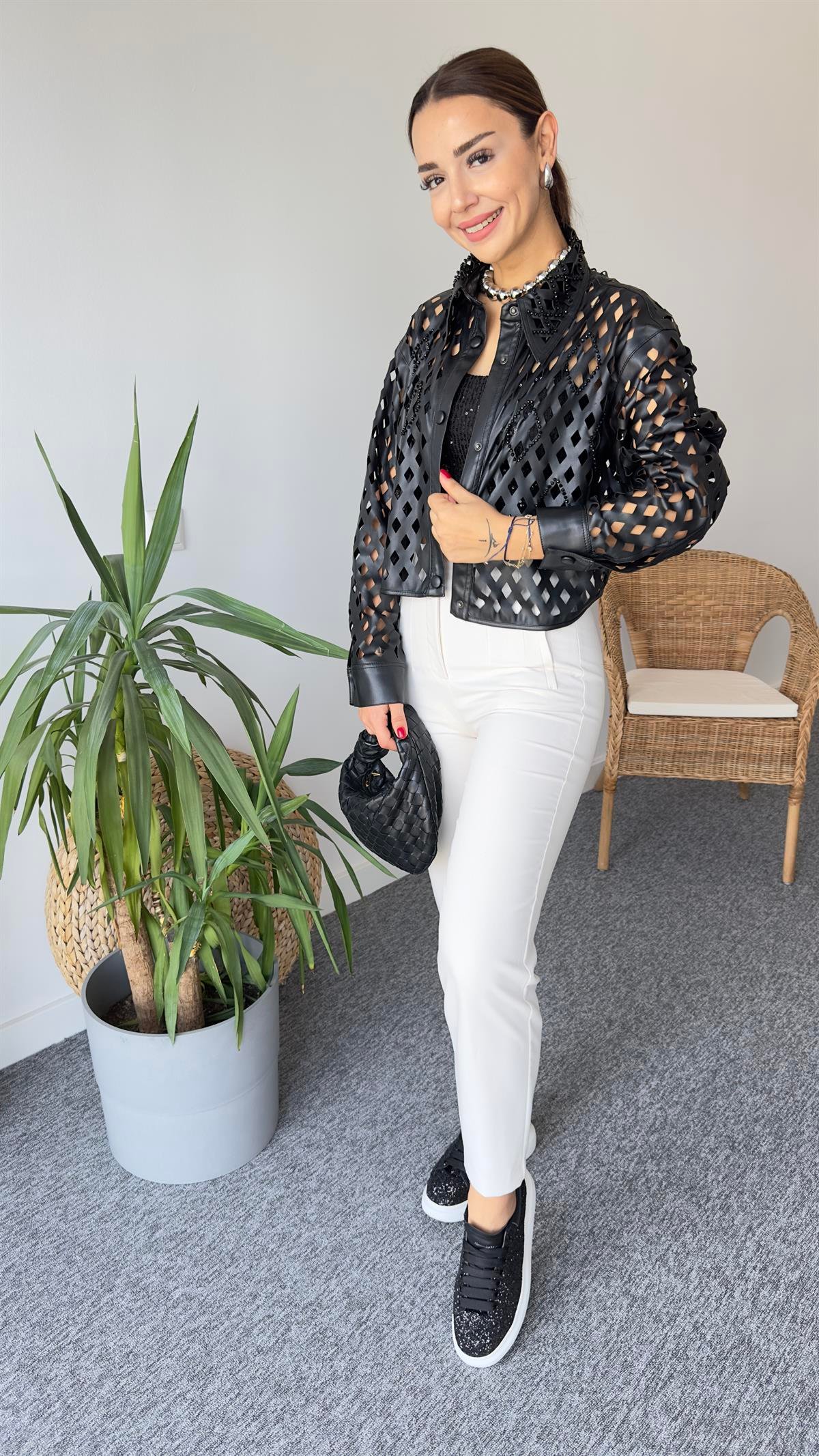 Nora Marka Model Taşlı Deri Gömlek