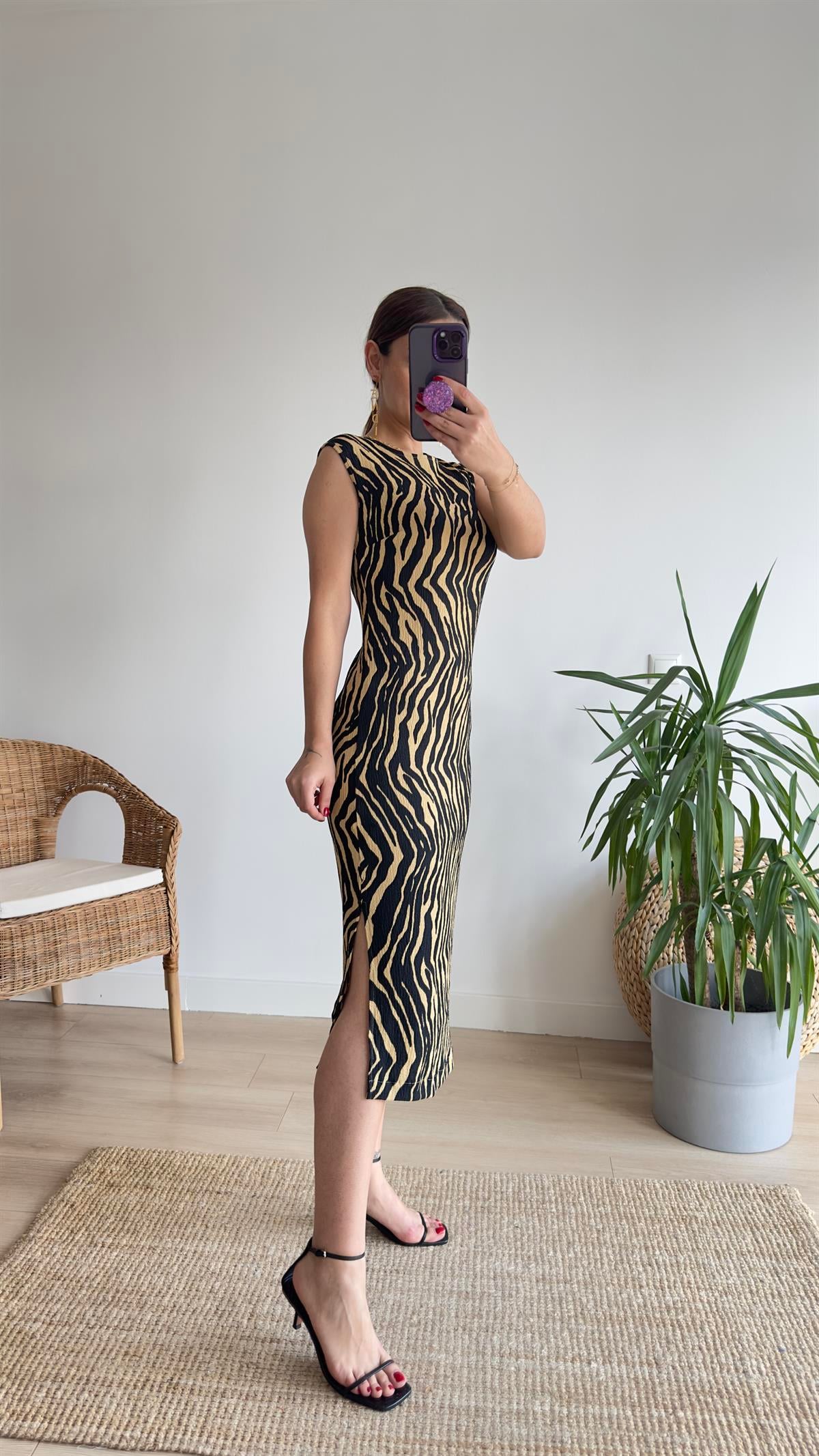 Bej Zebra Desen Yırtmaçlı Elbise