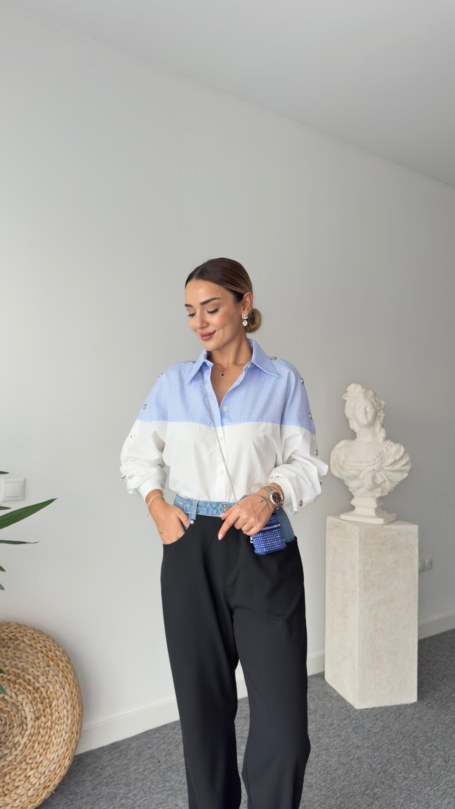 Livia Düğme Detaylı Gömlek