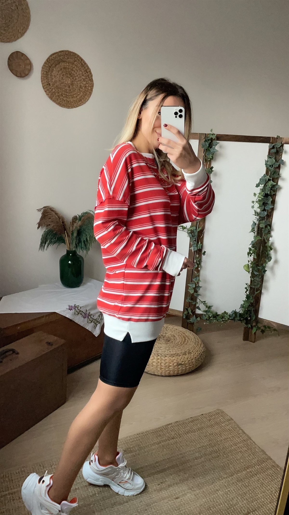 Kırmızı Şeritli Sweatshirt