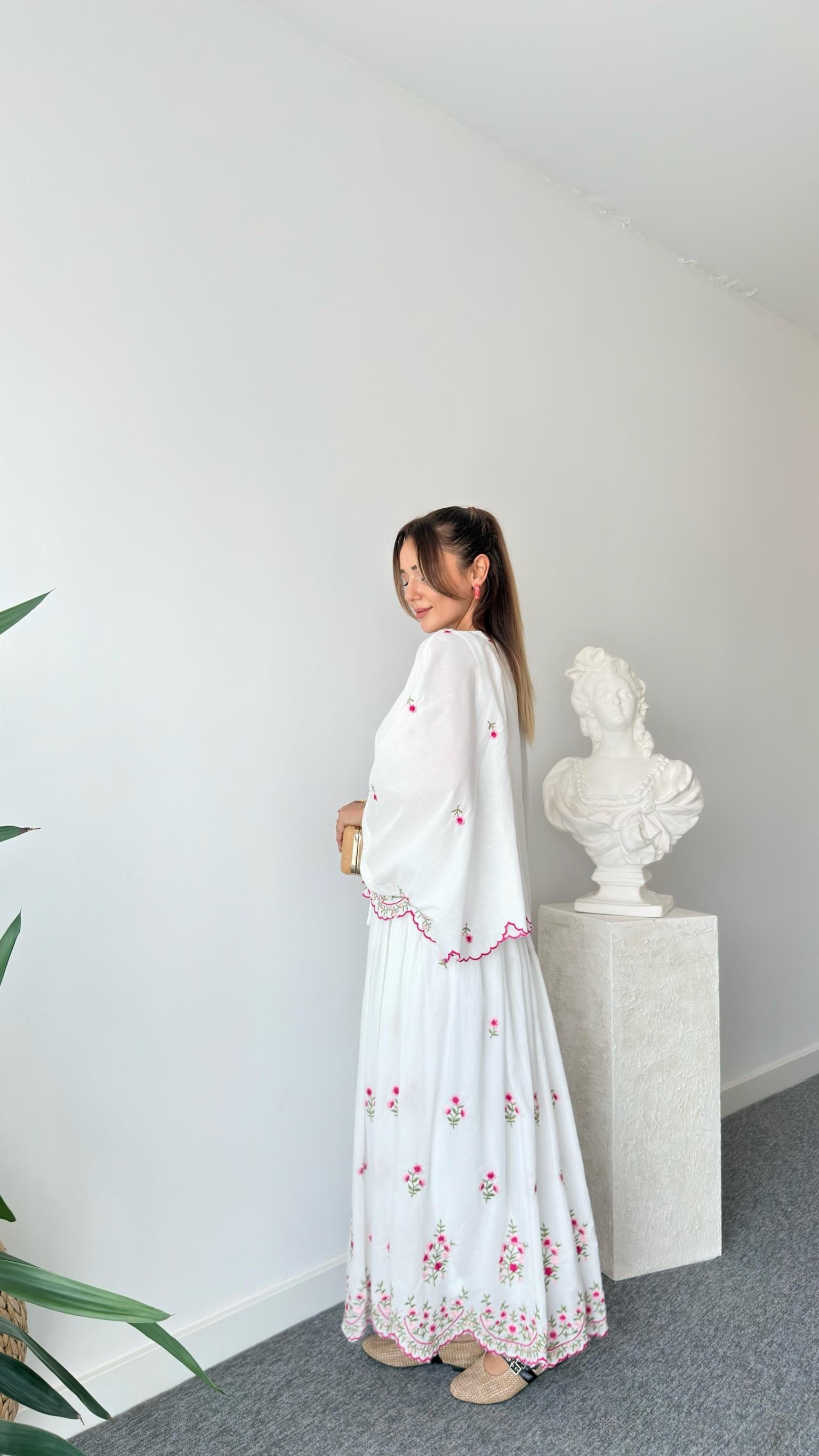 Çiçek Nakış İşlemeli Bluz Etek Takım