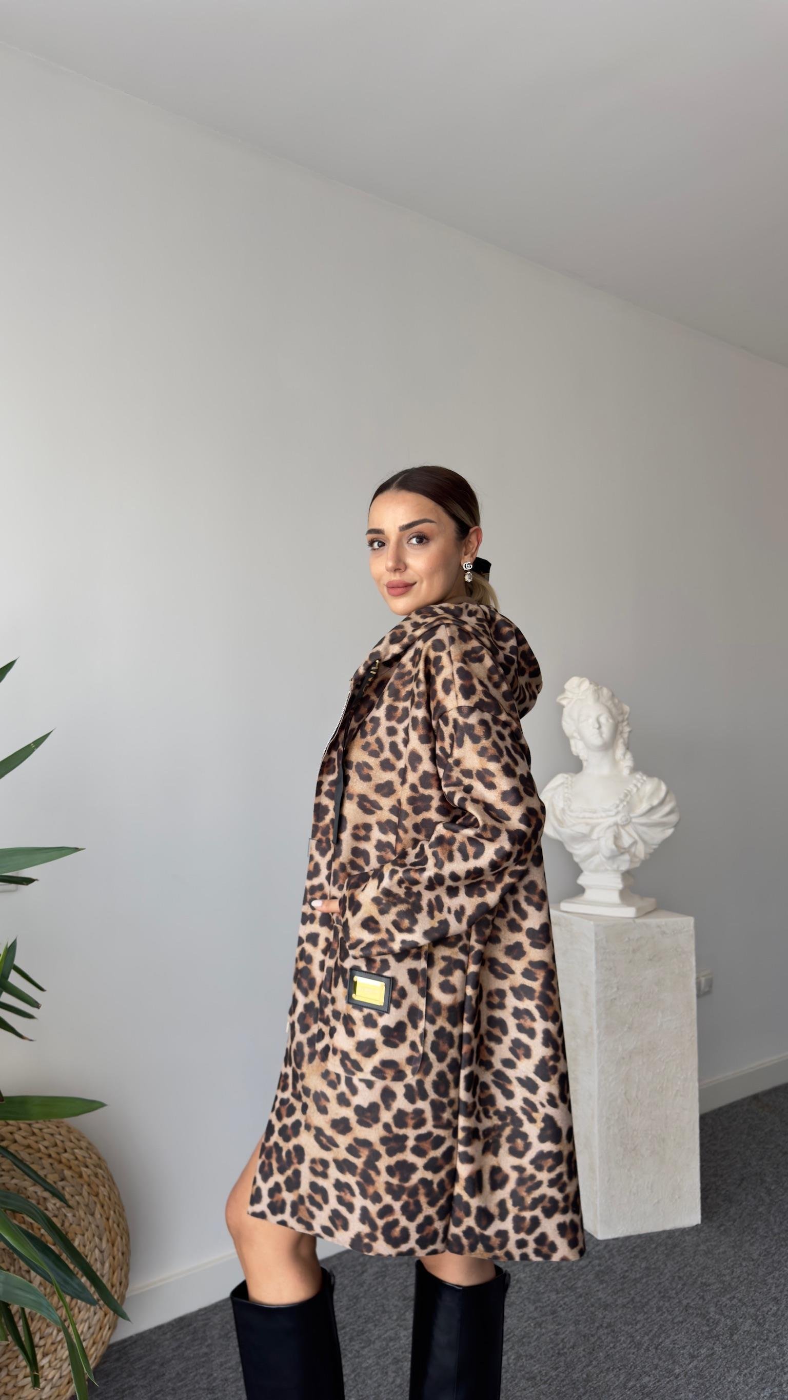 Arma Gold Detaylı Süet Leopar Kaban