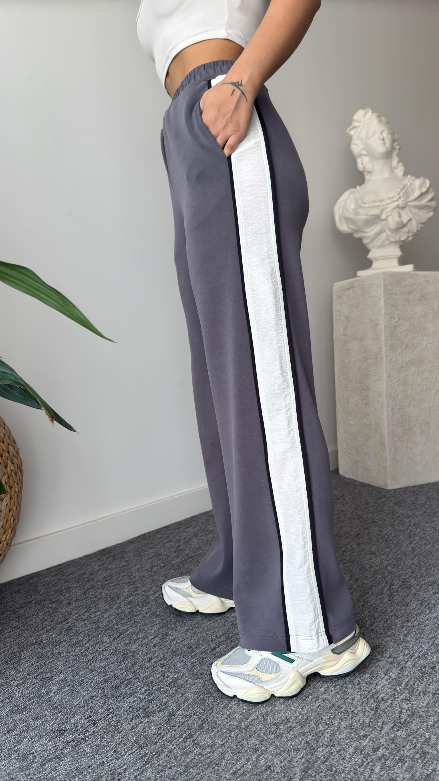 Paraşüt Detaylı Gri Modal Takım