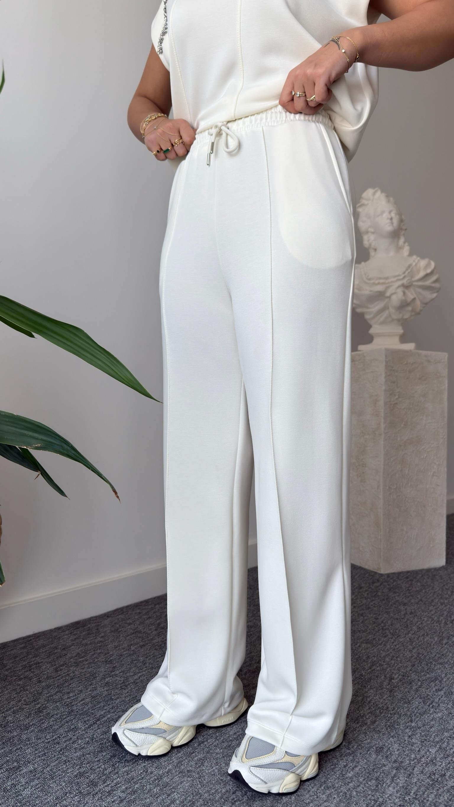 Beyaz Waid Taş Detaylı Modal Takım