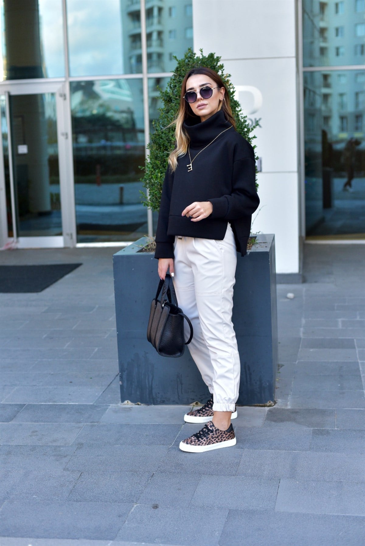 Yanları Yırtmaçlı Siyah  Sweat