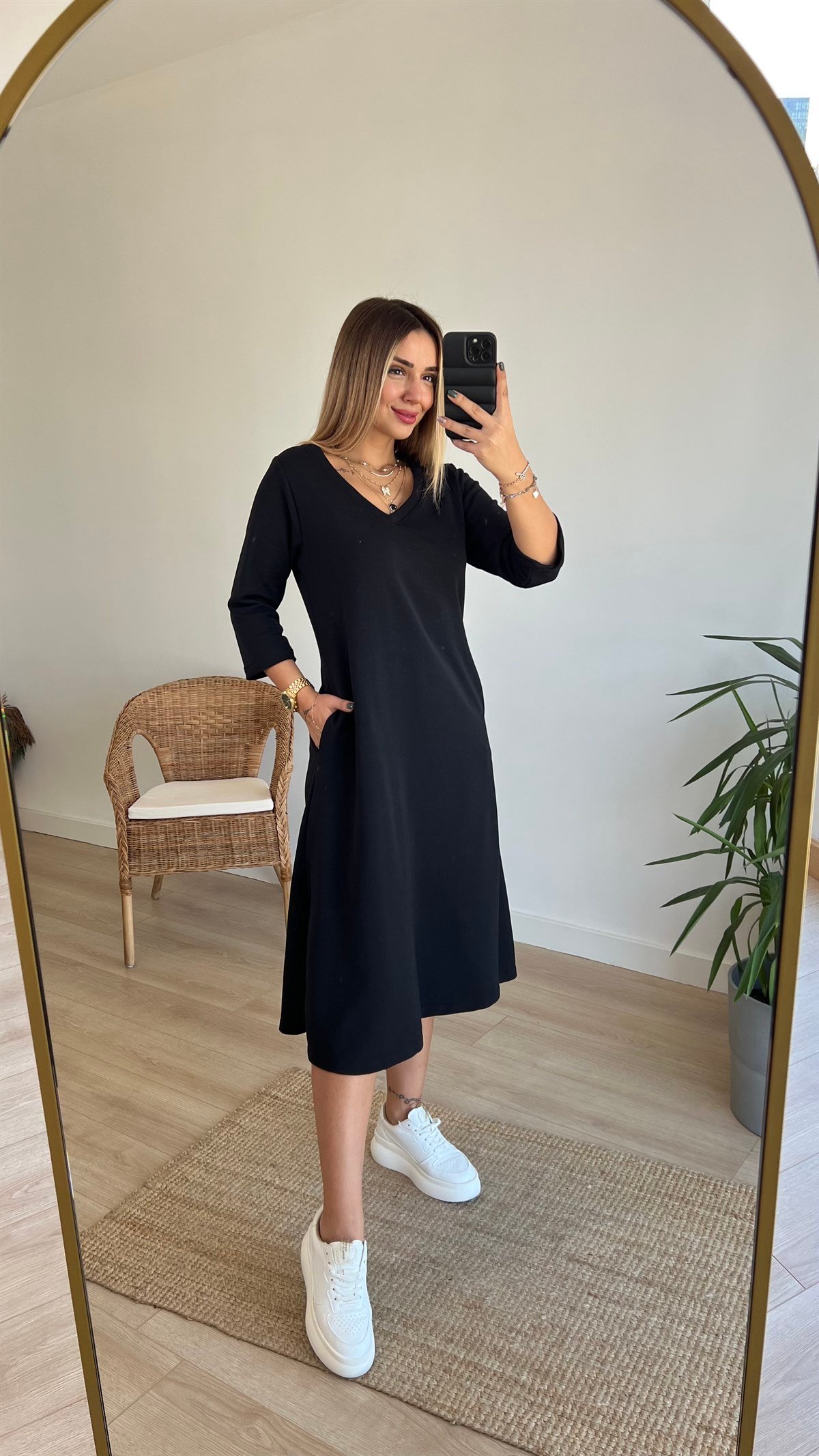 Siyah Yarım Kol V Yaka Basic Elbise