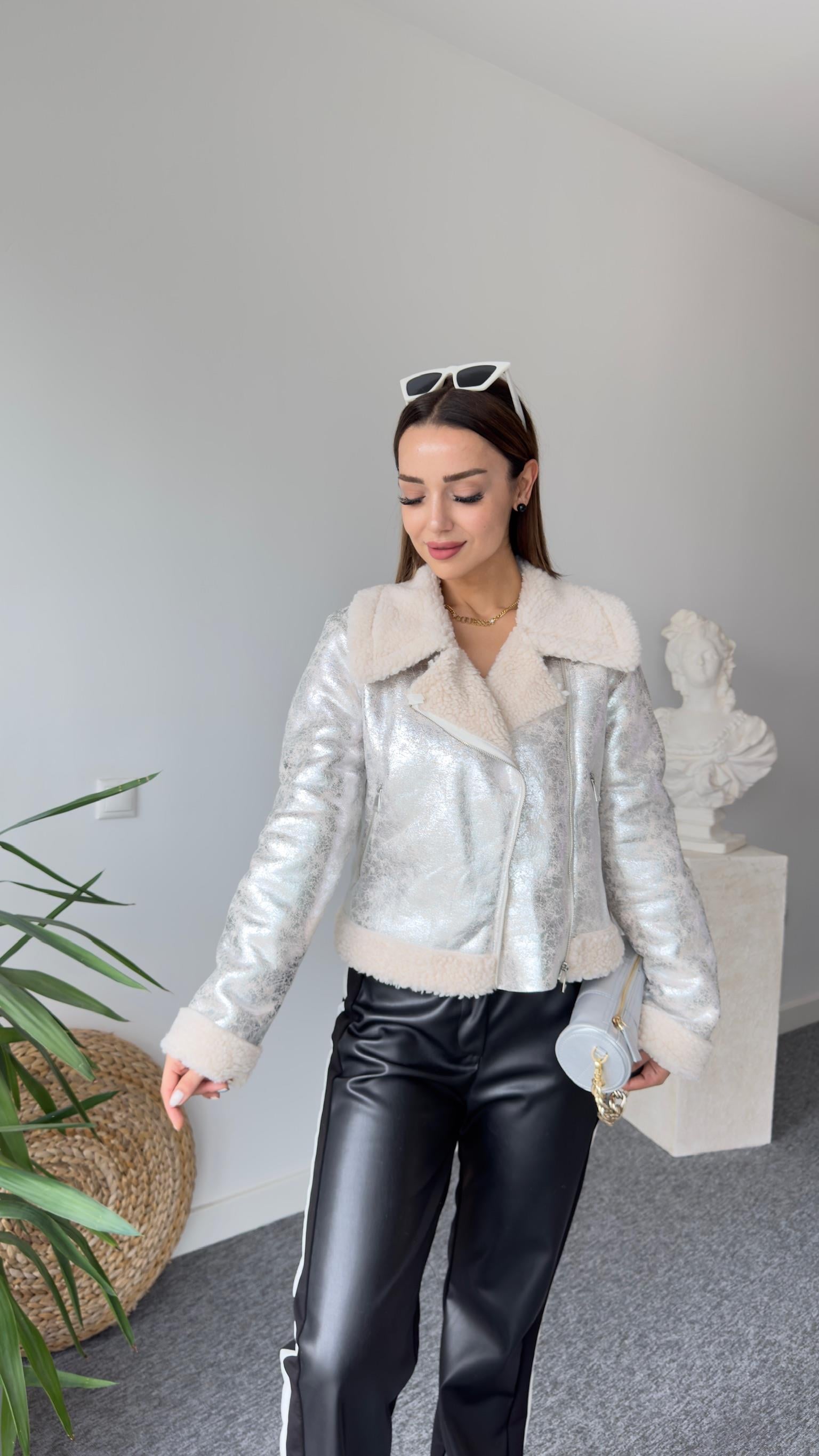 Gümüş Varaklı İçi Kürklü Biker Mont