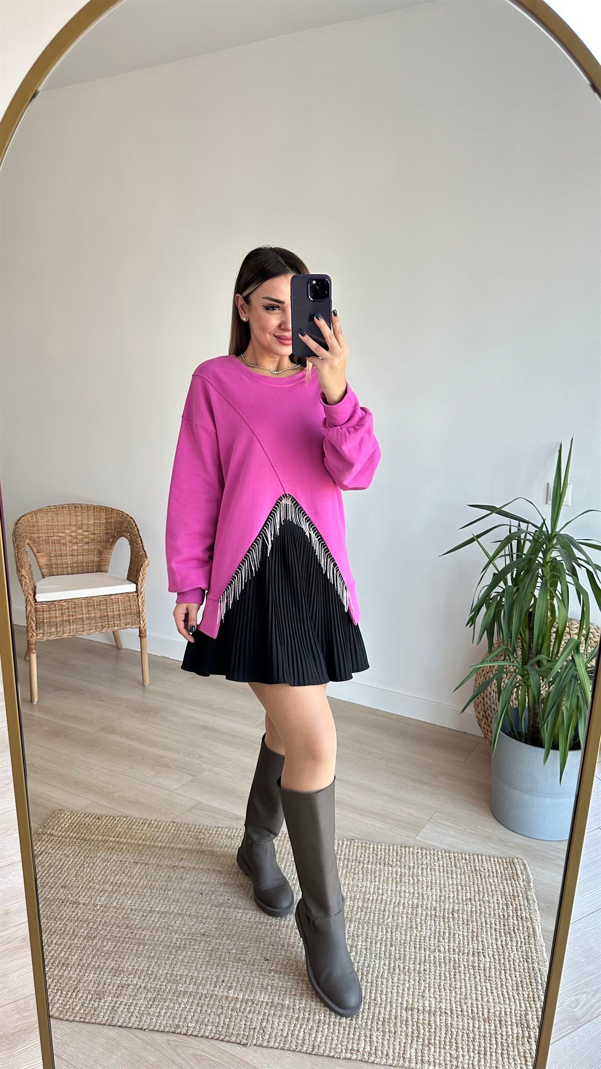 Üç İplik Önü V Taş Detaylı Pembe Tasarım Sweat