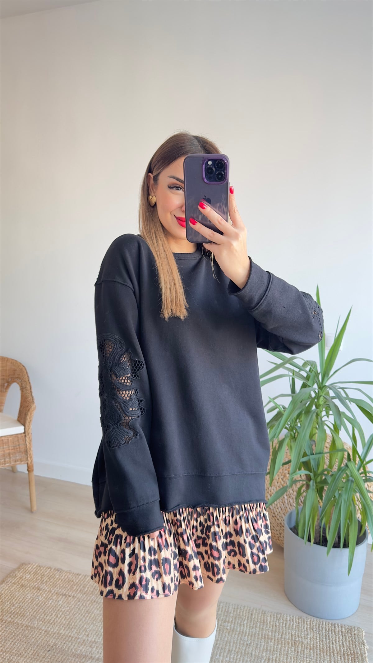 Kolları İşleme Detaylı Siyah Sweatshirt