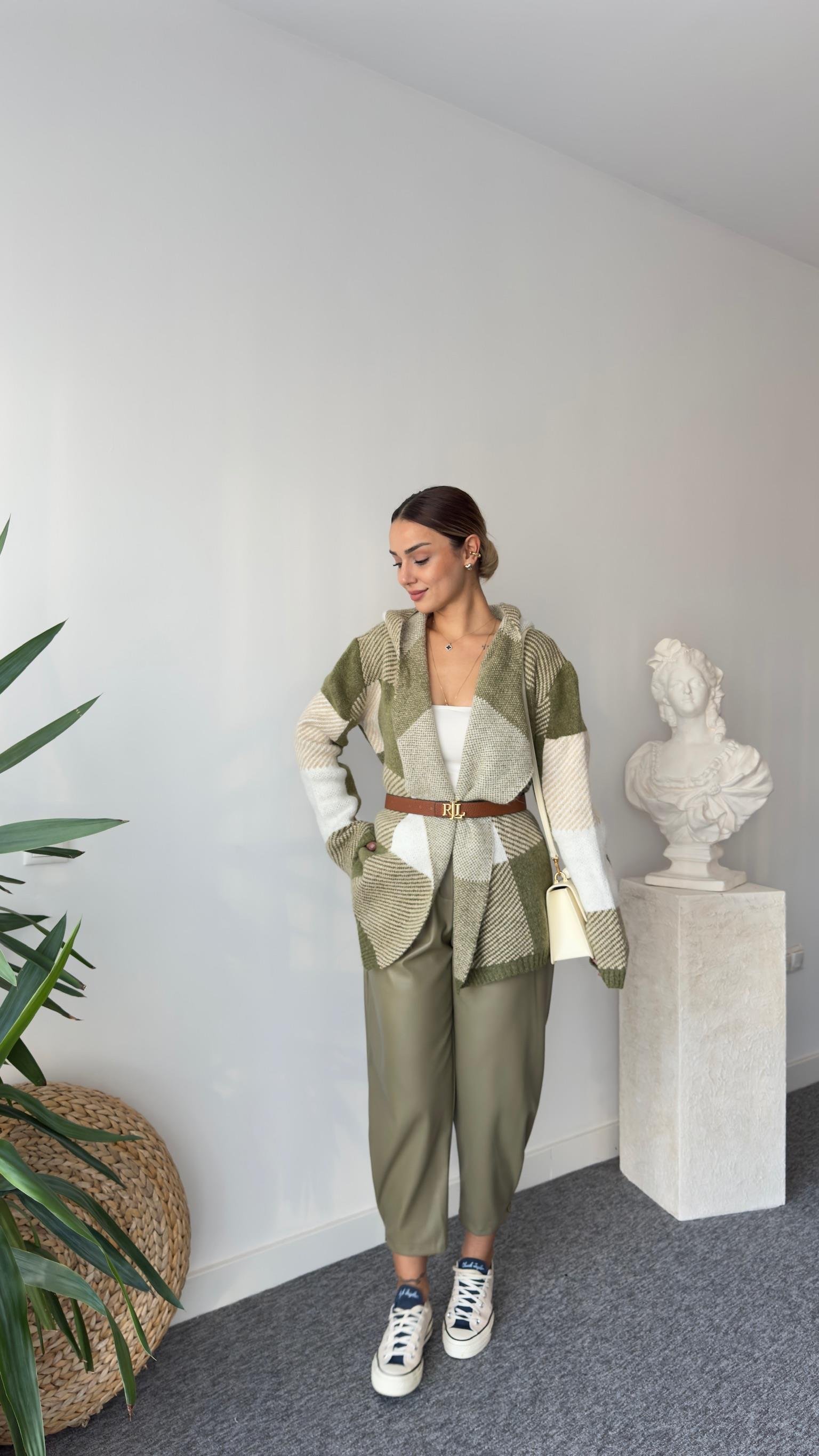 Kapüşonlu Yeşil Ekoseli Hırka