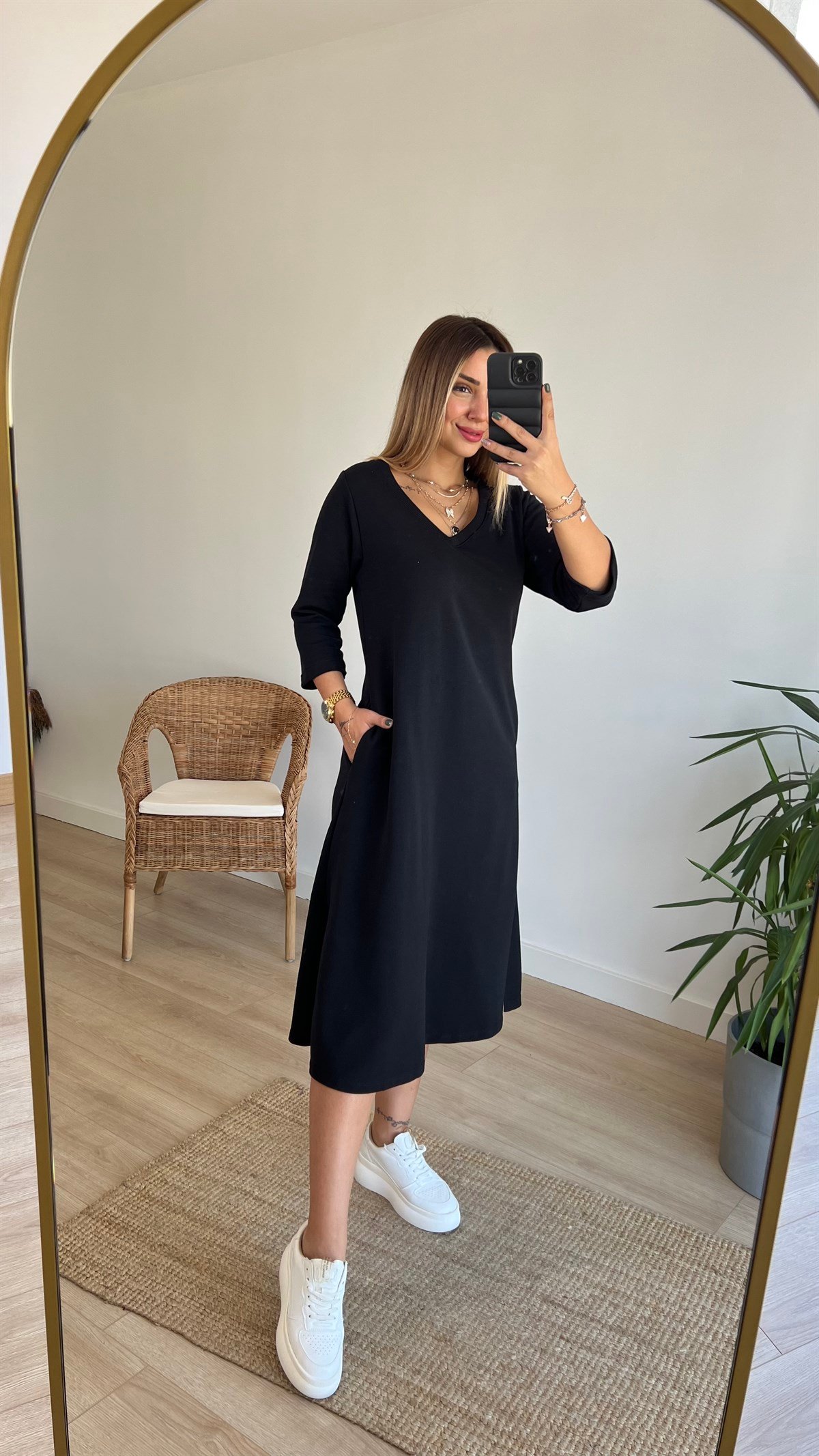 Siyah Yarım Kol V Yaka Basic Elbise