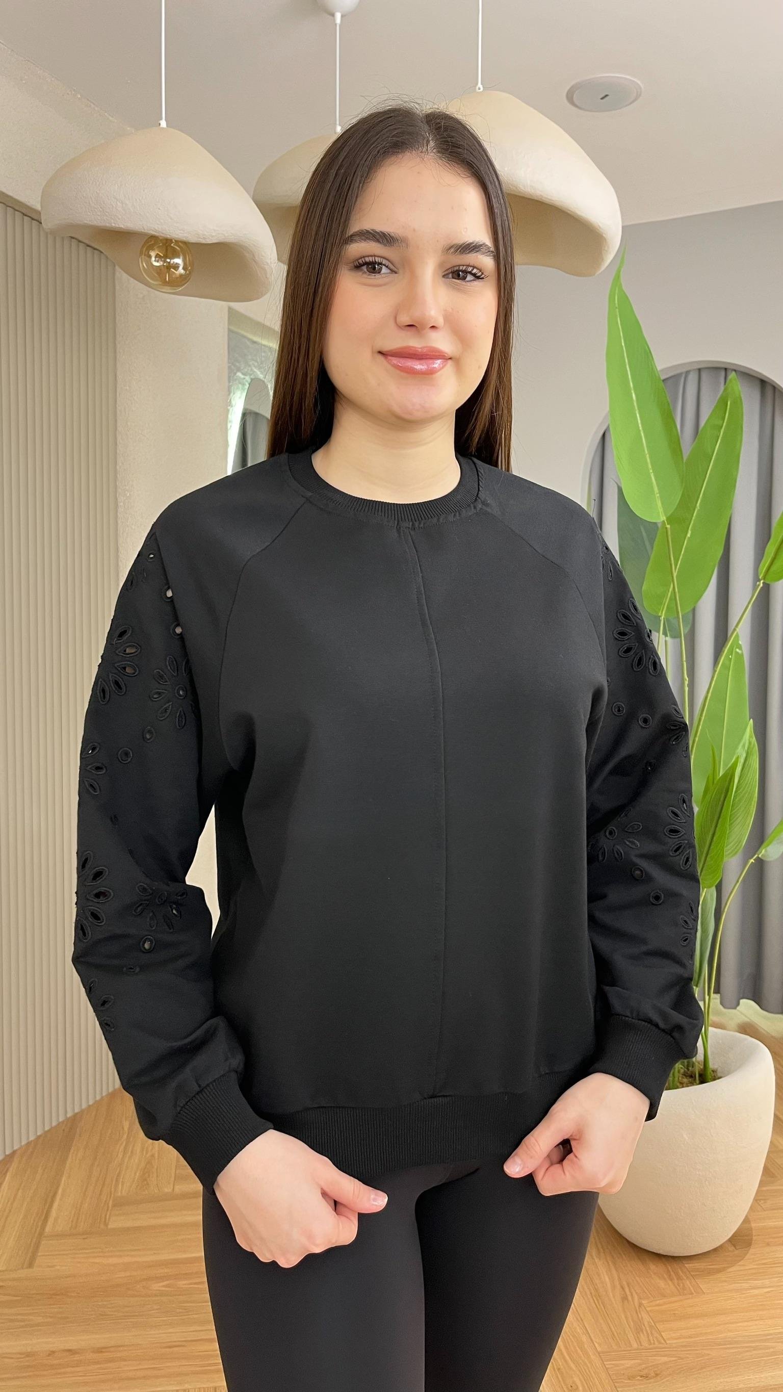 Siyah Kol Brodeli Sweatshirt