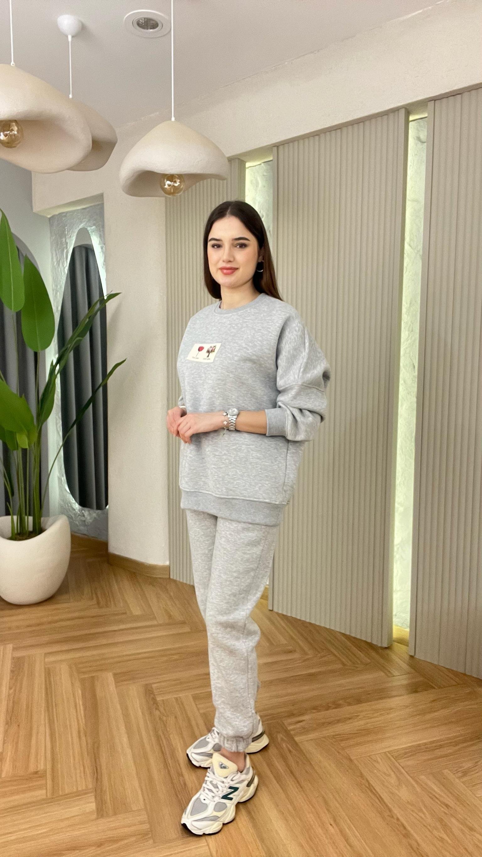 Etiket Detaylı Gri Şardonlu Eşofman Takımı