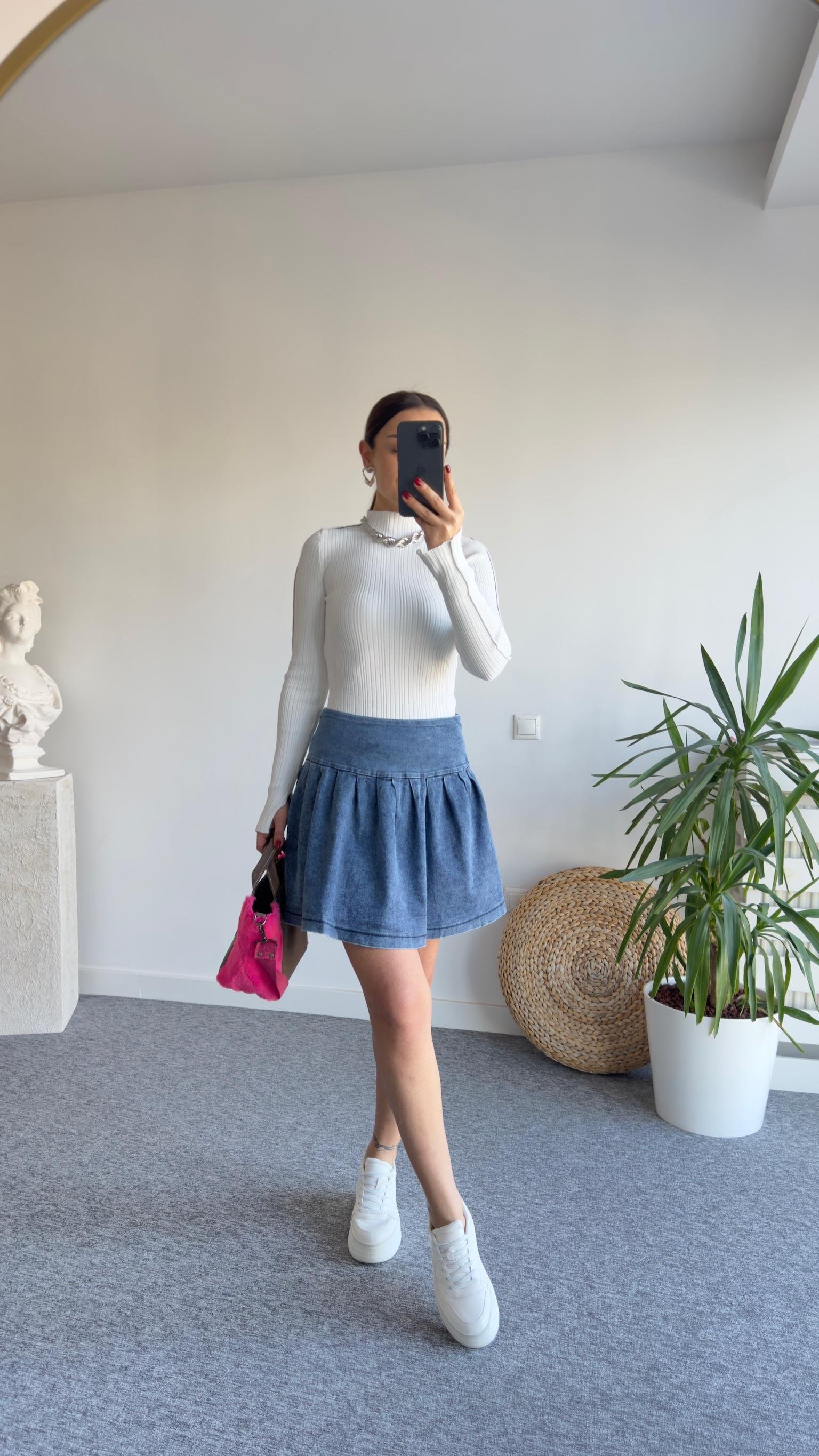 Pilise Detay Likralı Denim Şort Etek