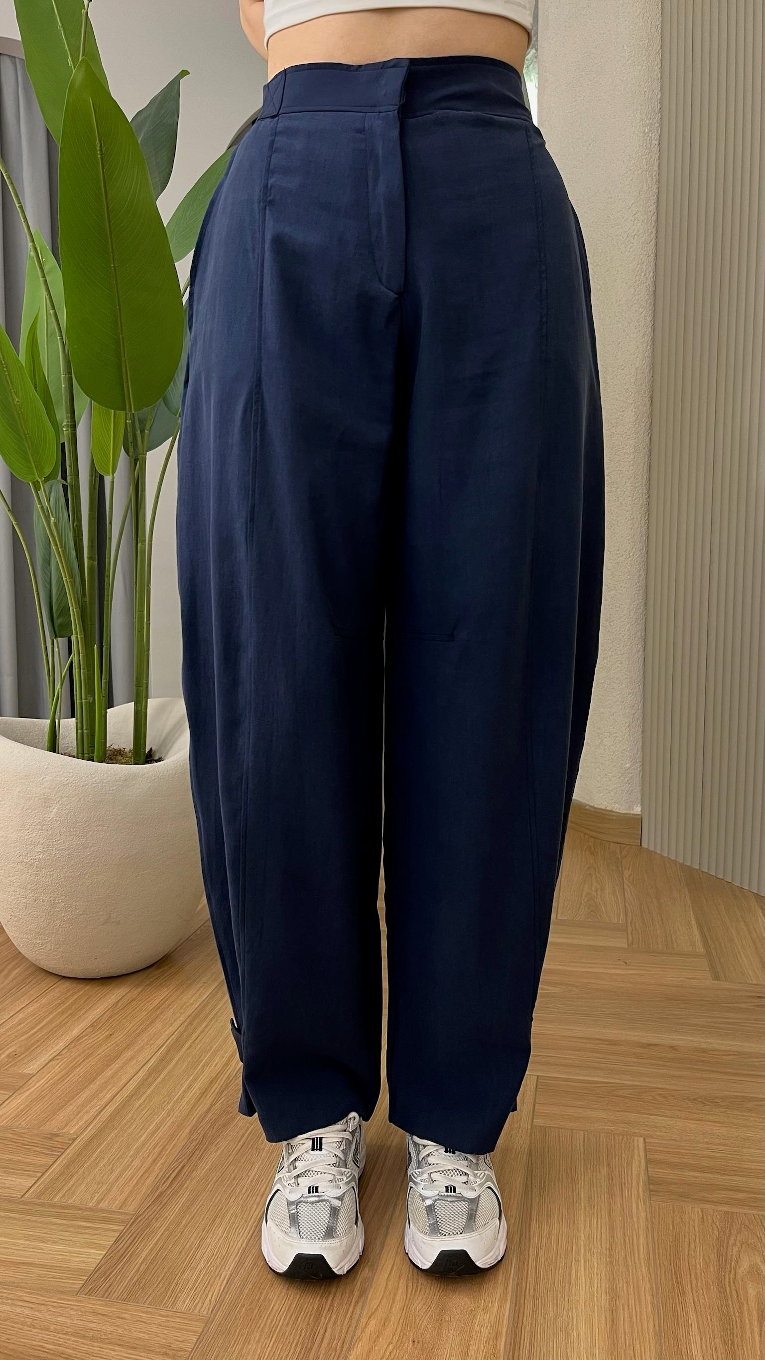 Lacivert Paça Düğme Detaylı Pantolon