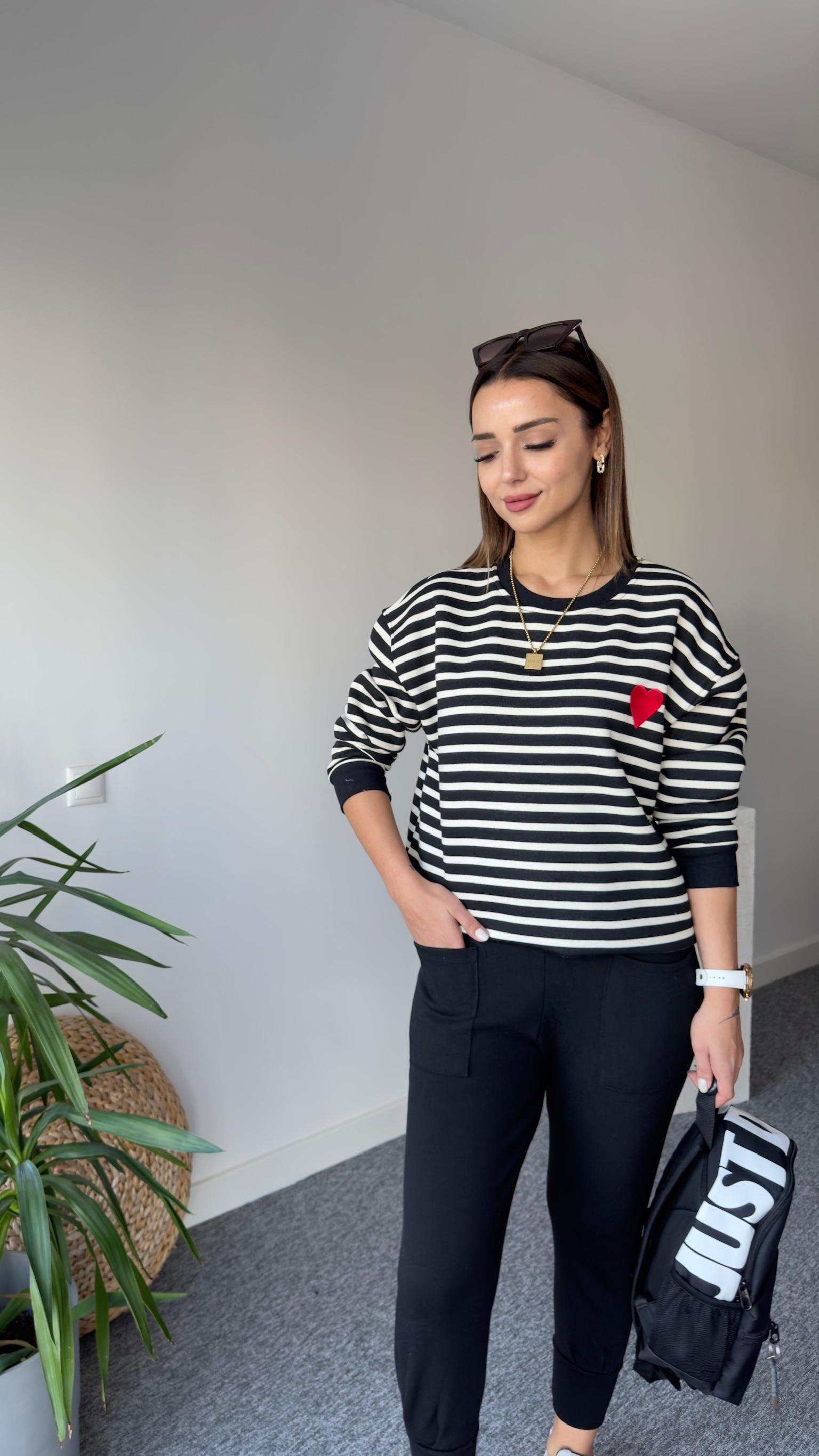 Cardi Kalp İşlemeli Çizgili Siyah Sweat