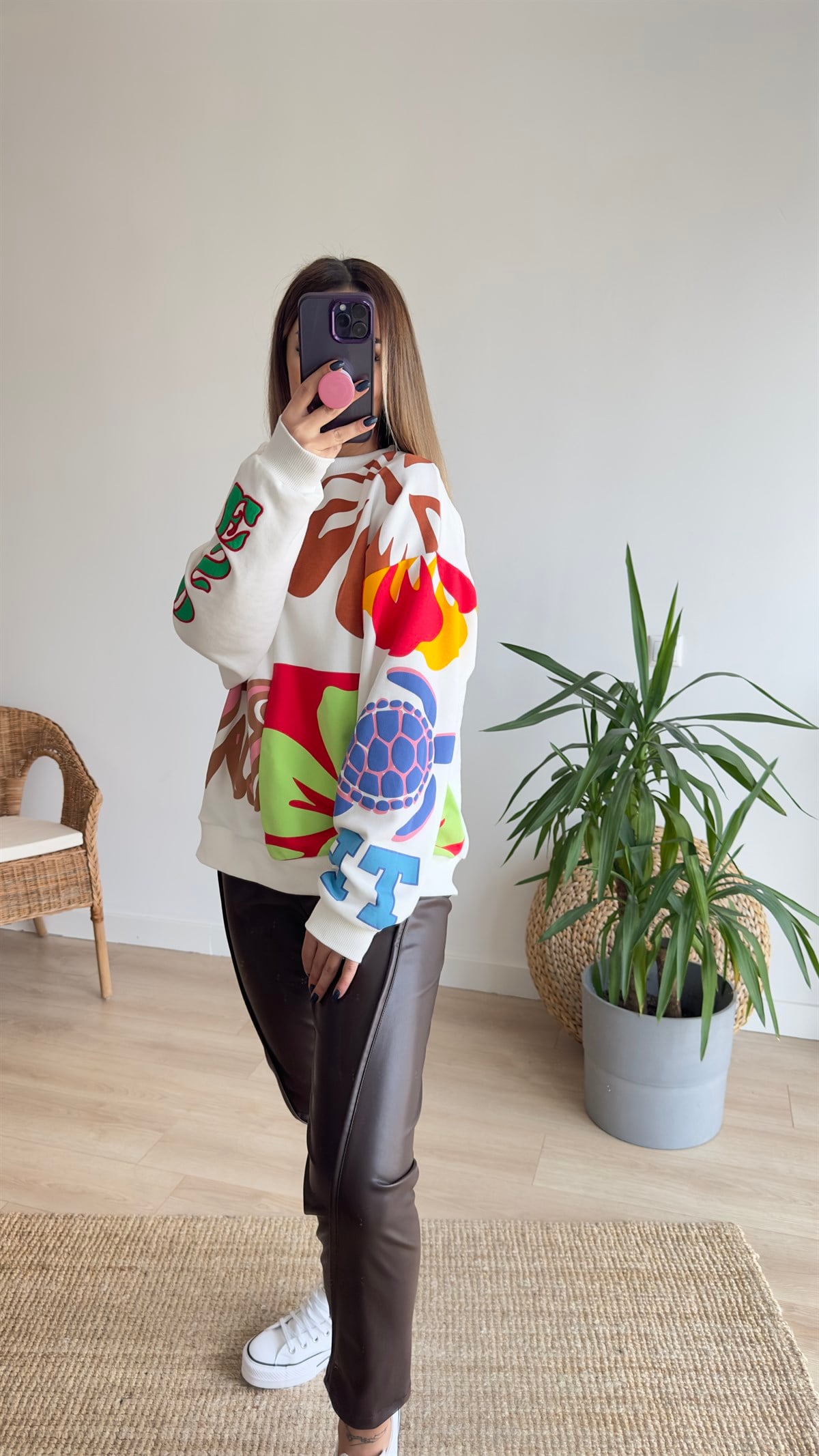 Renkli Baskılı Beyaz Sweatshirt