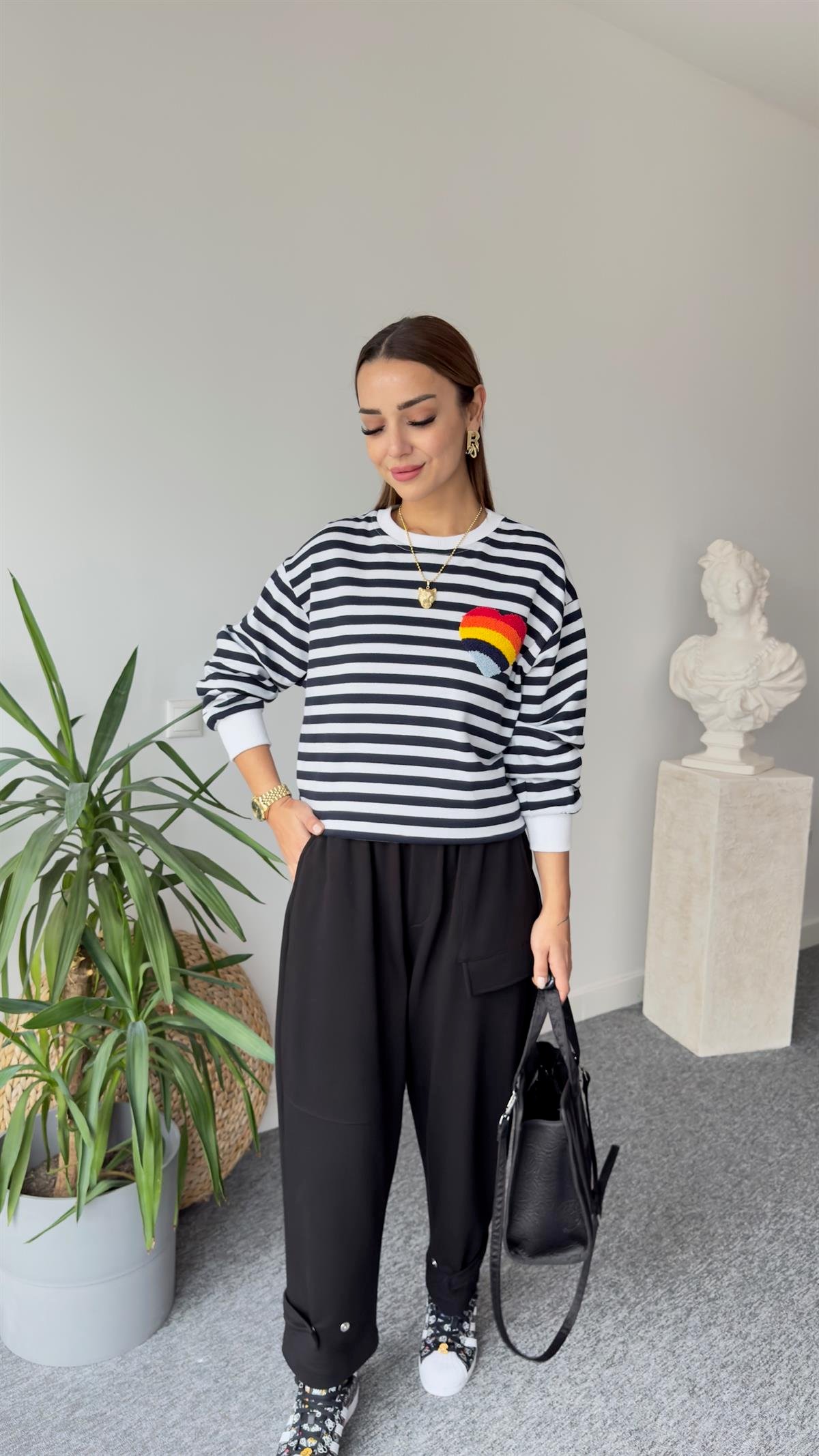 Renkli Kalp Detay Çizgili Sweatshirt